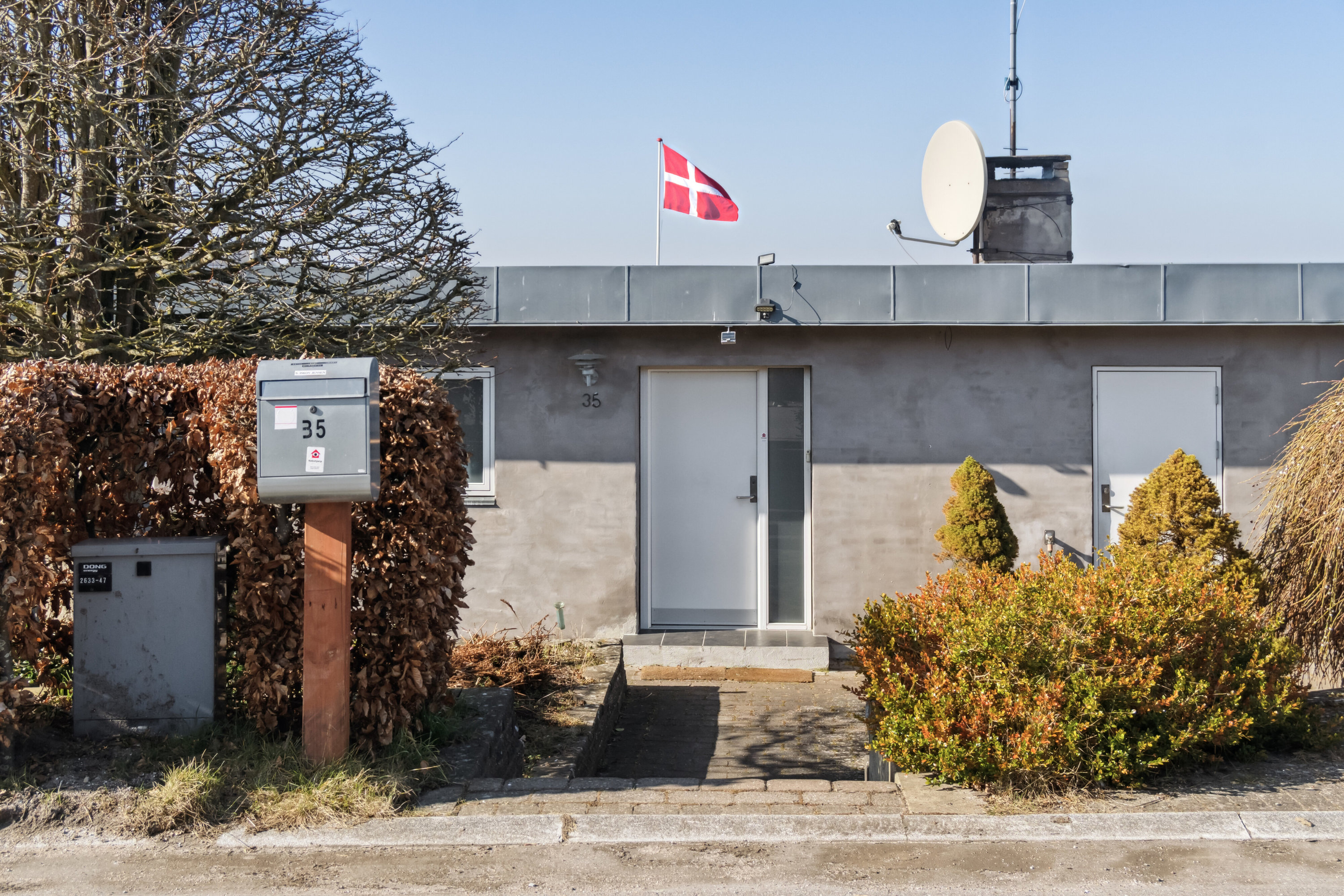 Fremhævet facade billede i fuldskærmstilstand. Billede af Strandvang 35, Lindenborg, 4000 Roskilde