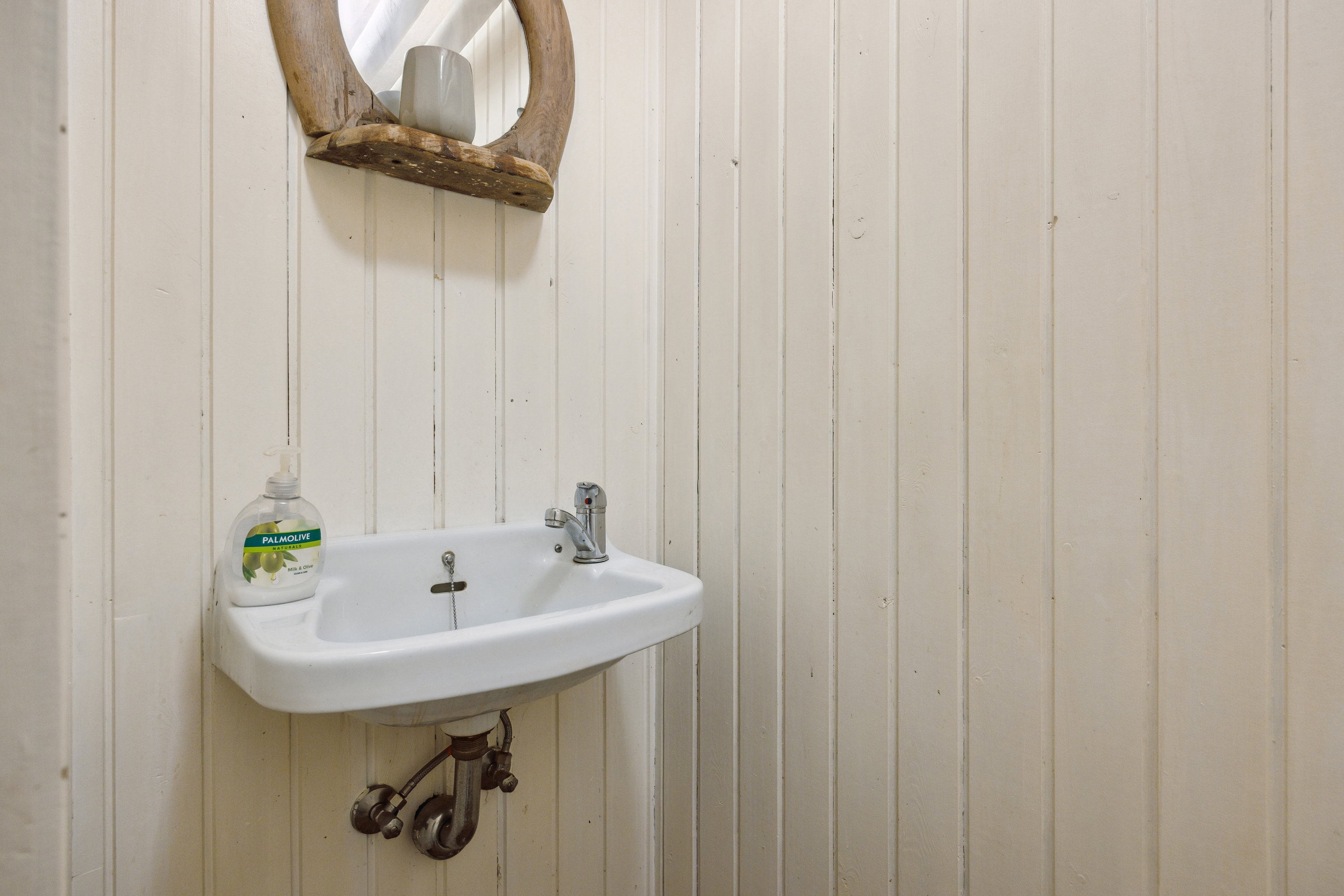 Fremhævet toilet billede i fuldskærmstilstand. Billede af Nørre Alle 12, 9320 Hjallerup