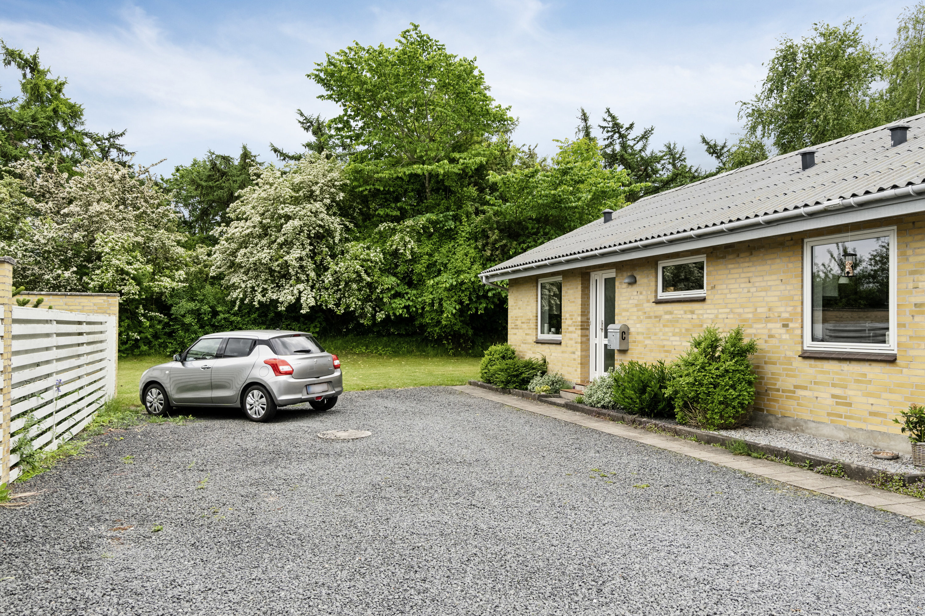 Fremhævet set fra vejen billede i fuldskærmstilstand. Billede af Rødkælkevej 11C, Allerup, 4300 Holbæk