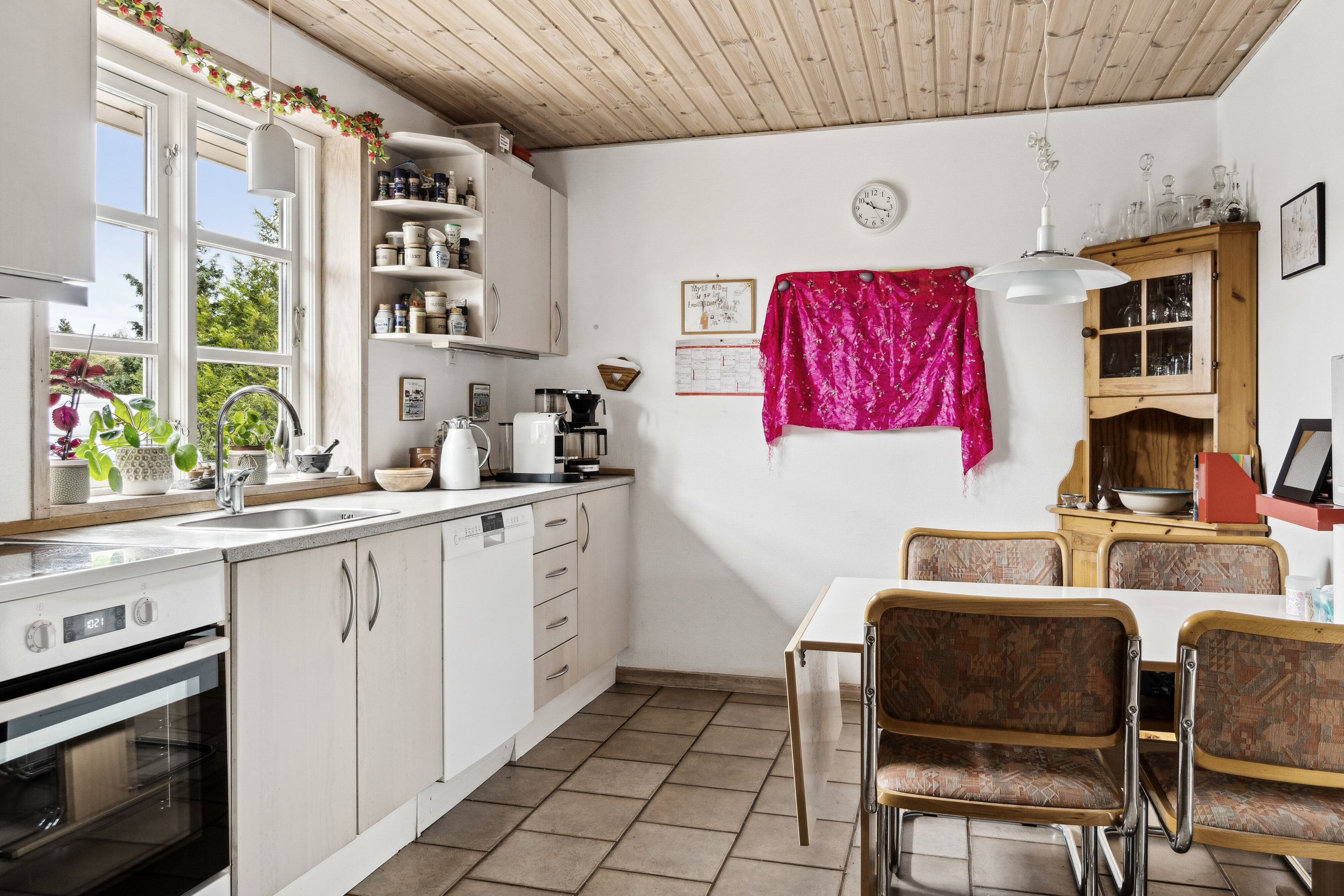 Fremhævet køkken billede i fuldskærmstilstand. Billede af Møllebakken 23, 4581 Rørvig