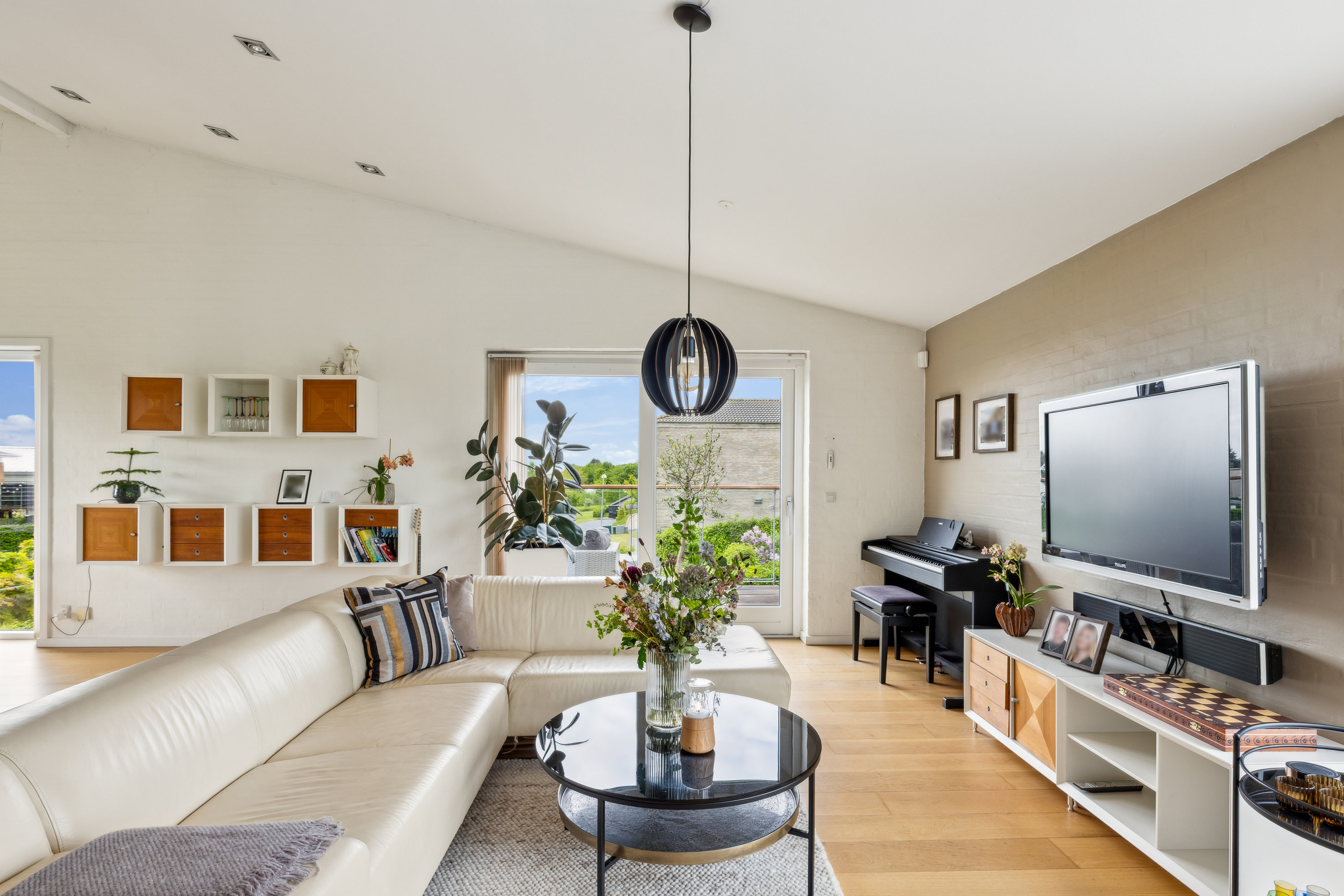 Fremhævet stue billede i fuldskærmstilstand. Billede af Gåsebakken 28, Ugelbølle, 8410 Rønde