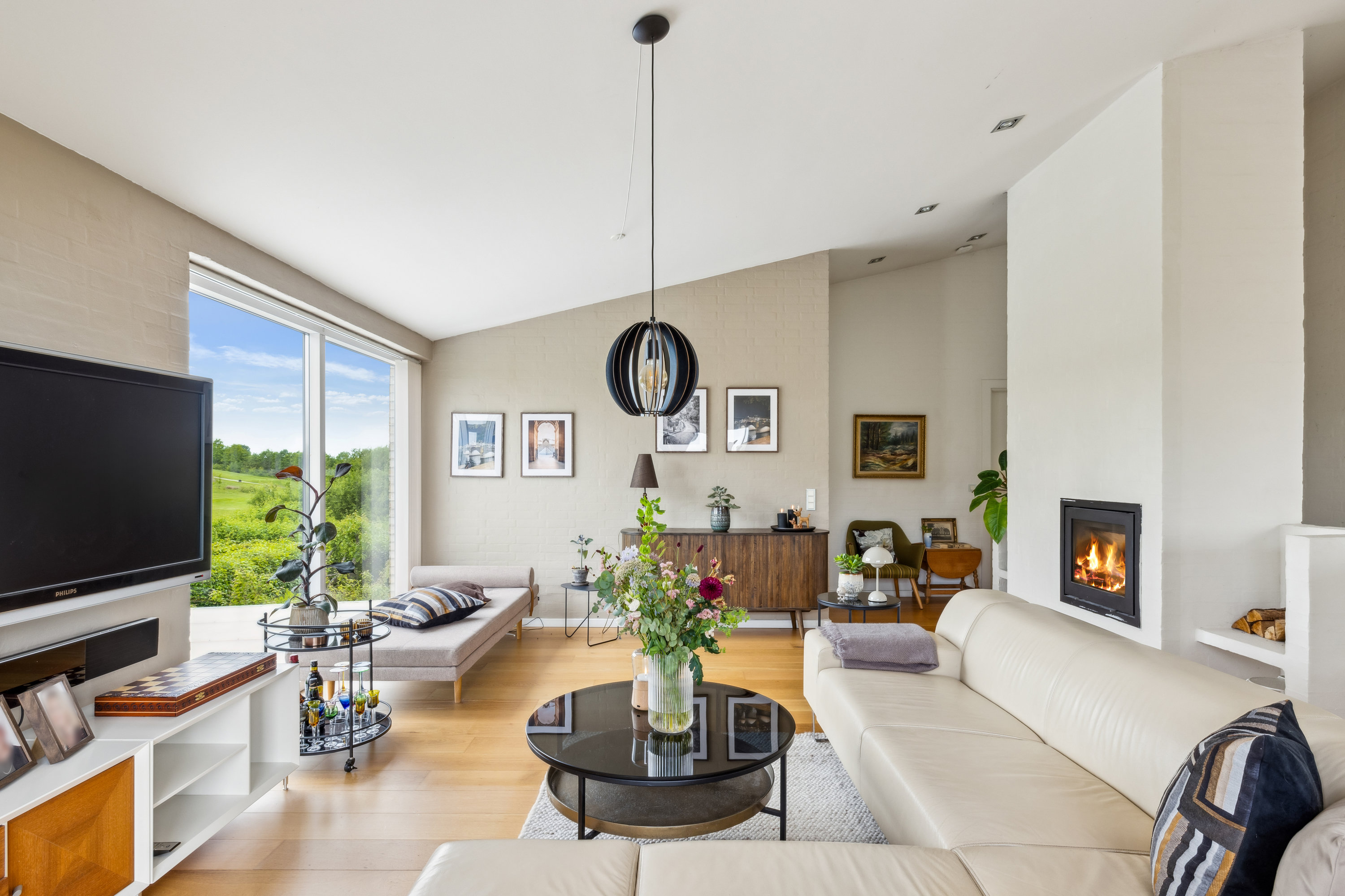 Fremhævet stue billede i fuldskærmstilstand. Billede af Gåsebakken 28, Ugelbølle, 8410 Rønde