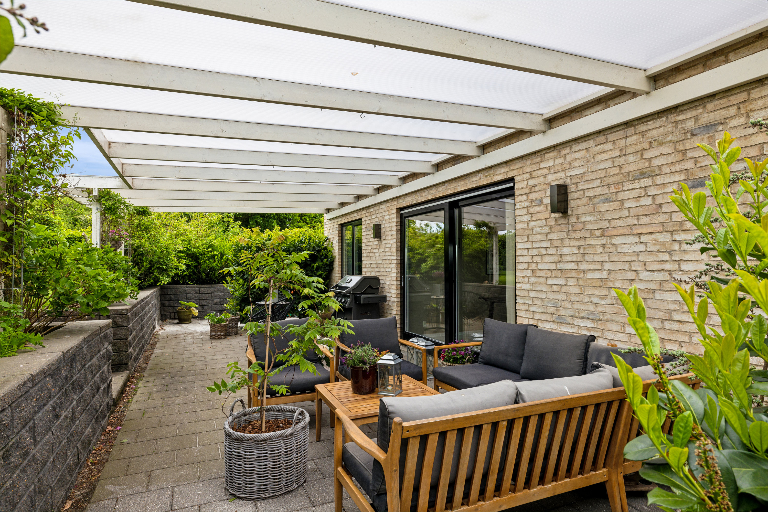 Fremhævet terrasse billede i fuldskærmstilstand. Billede af Gåsebakken 28, Ugelbølle, 8410 Rønde