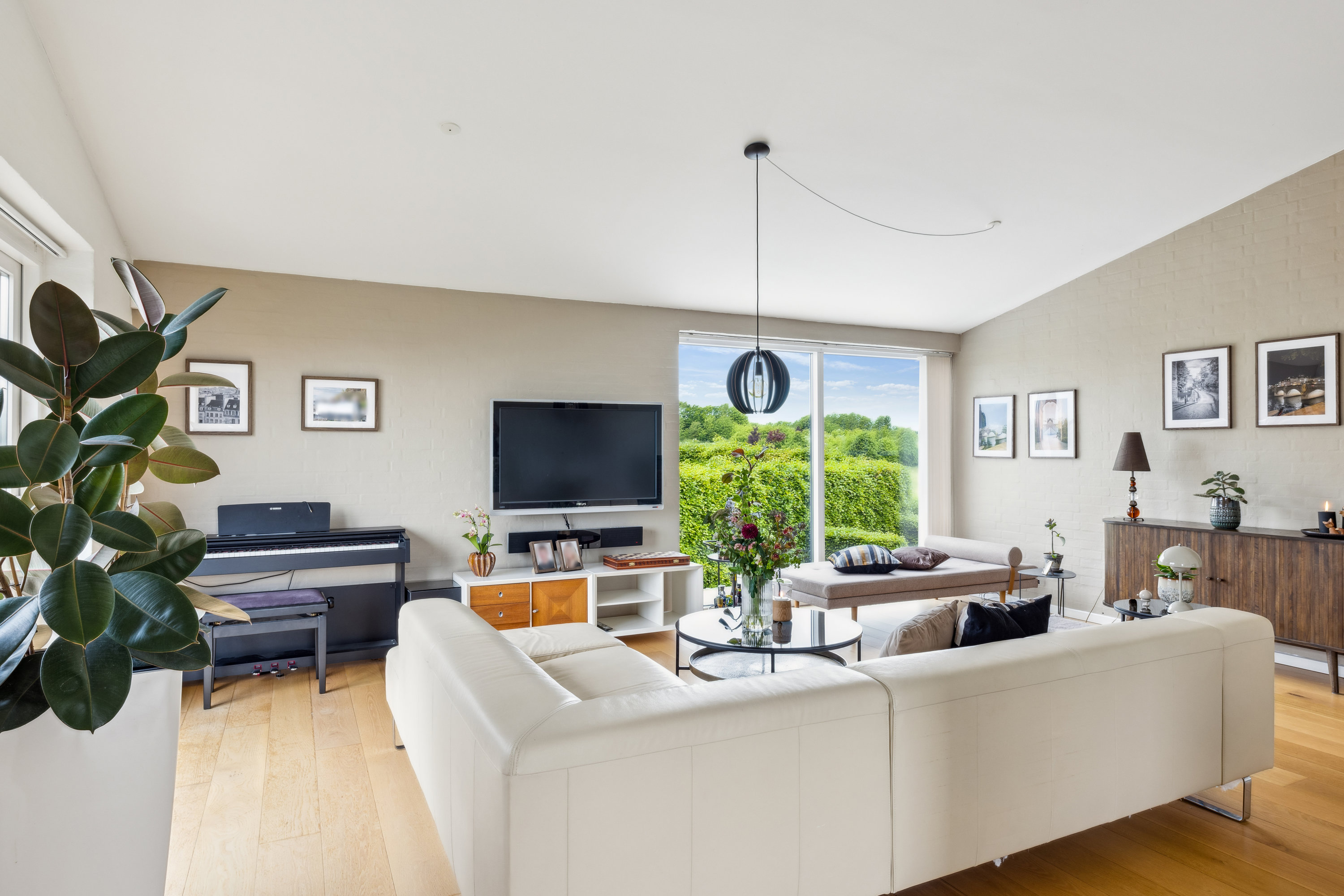 Fremhævet stue billede i fuldskærmstilstand. Billede af Gåsebakken 28, Ugelbølle, 8410 Rønde