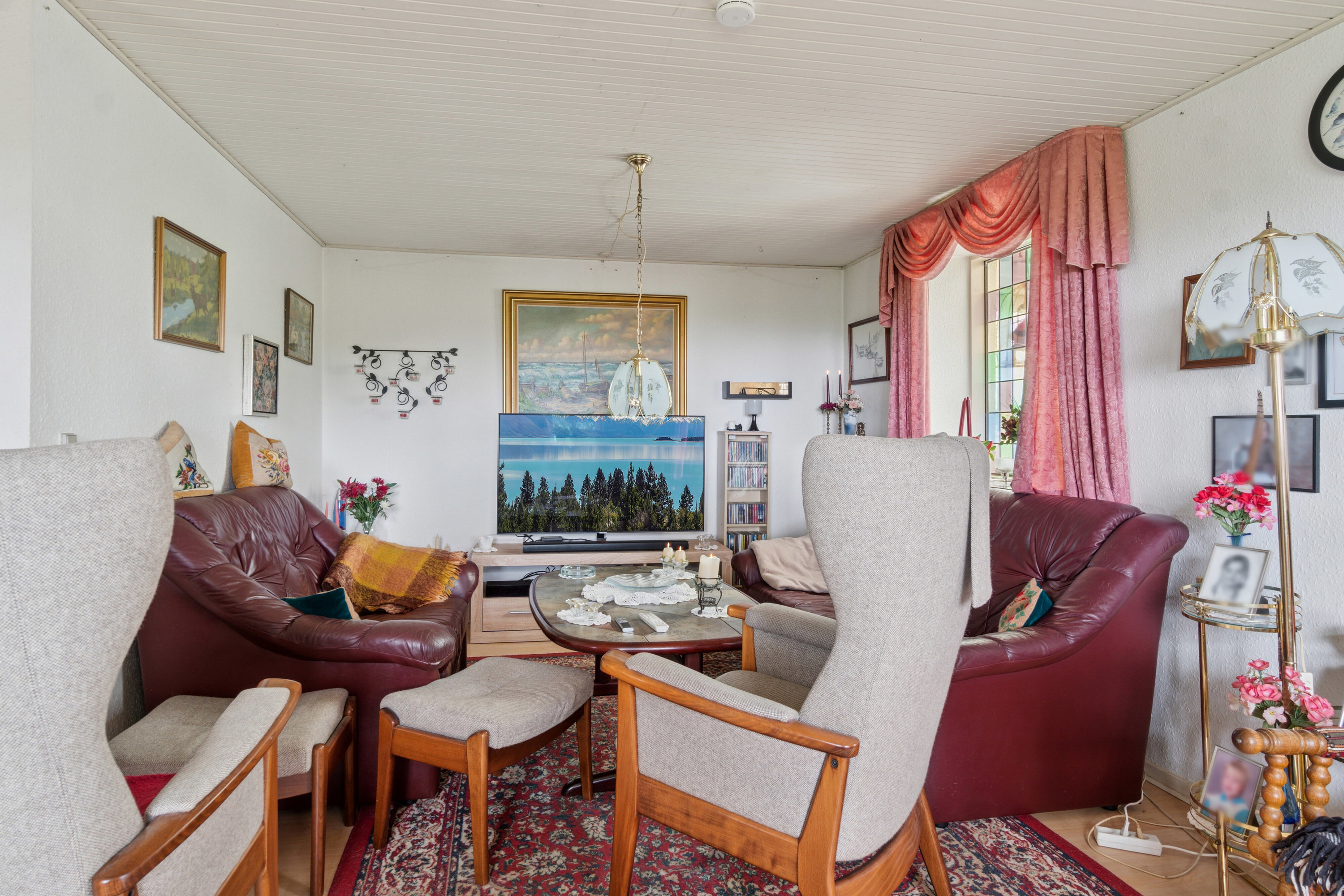 Fremhævet stue billede i fuldskærmstilstand. Billede af Hemmeshøjvej 17, 4241 Vemmelev