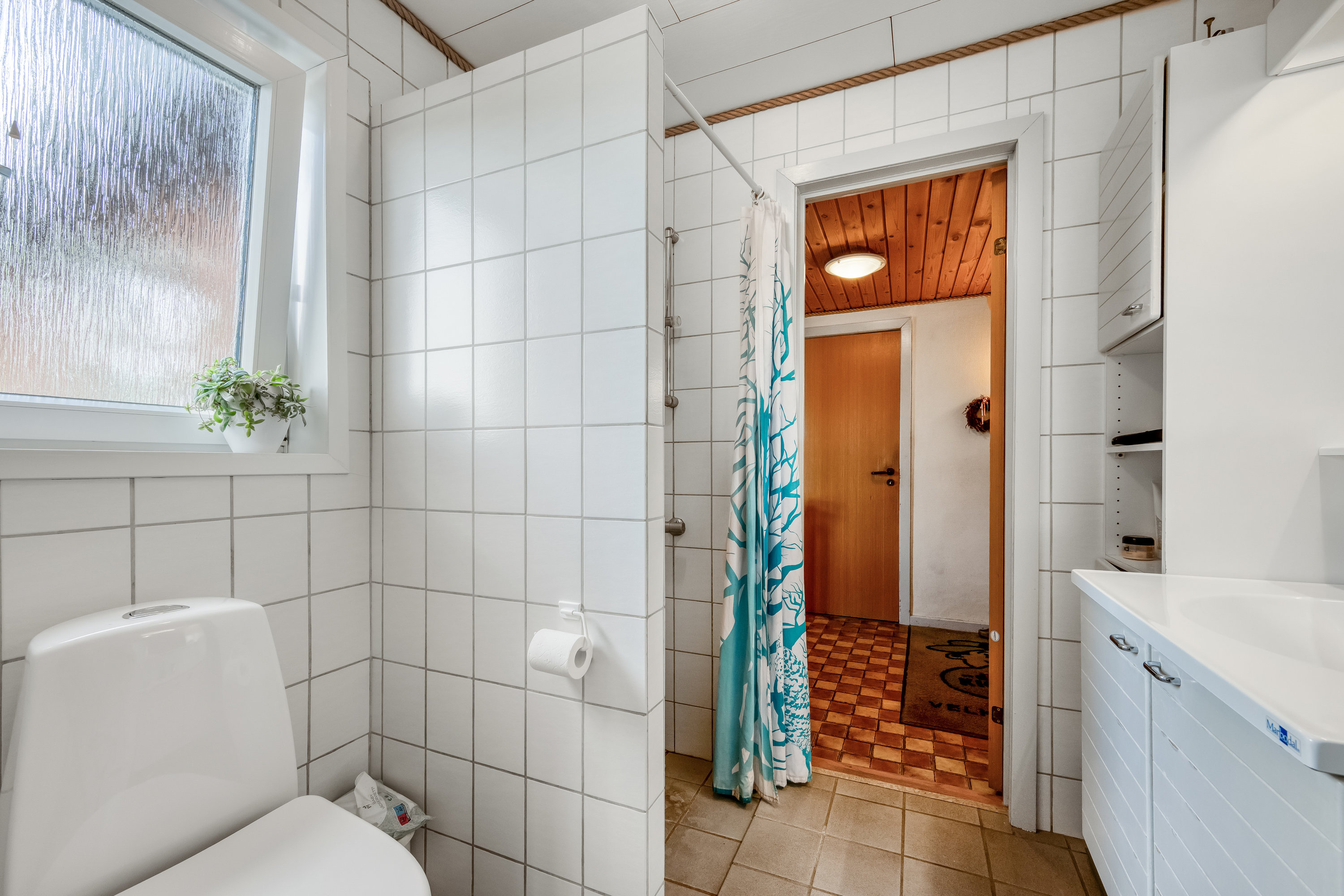 Fremhævet badeværelse billede i fuldskærmstilstand. Billede af Strellevvej 9, Lyne, 6880 Tarm