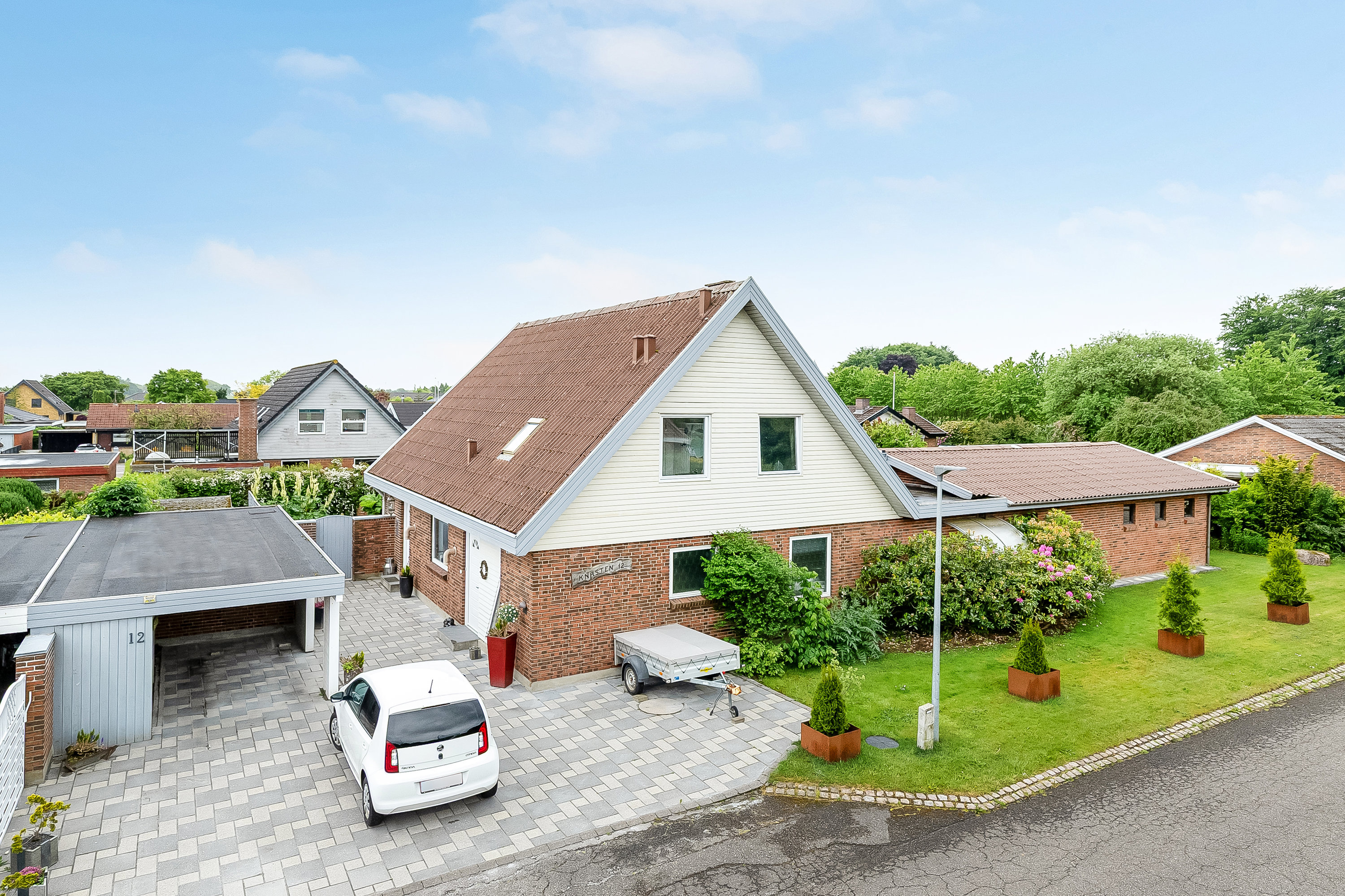 Fremhævet mastefoto billede i fuldskærmstilstand. Billede af J.A. Petersens Park 12, 6093 Sjølund