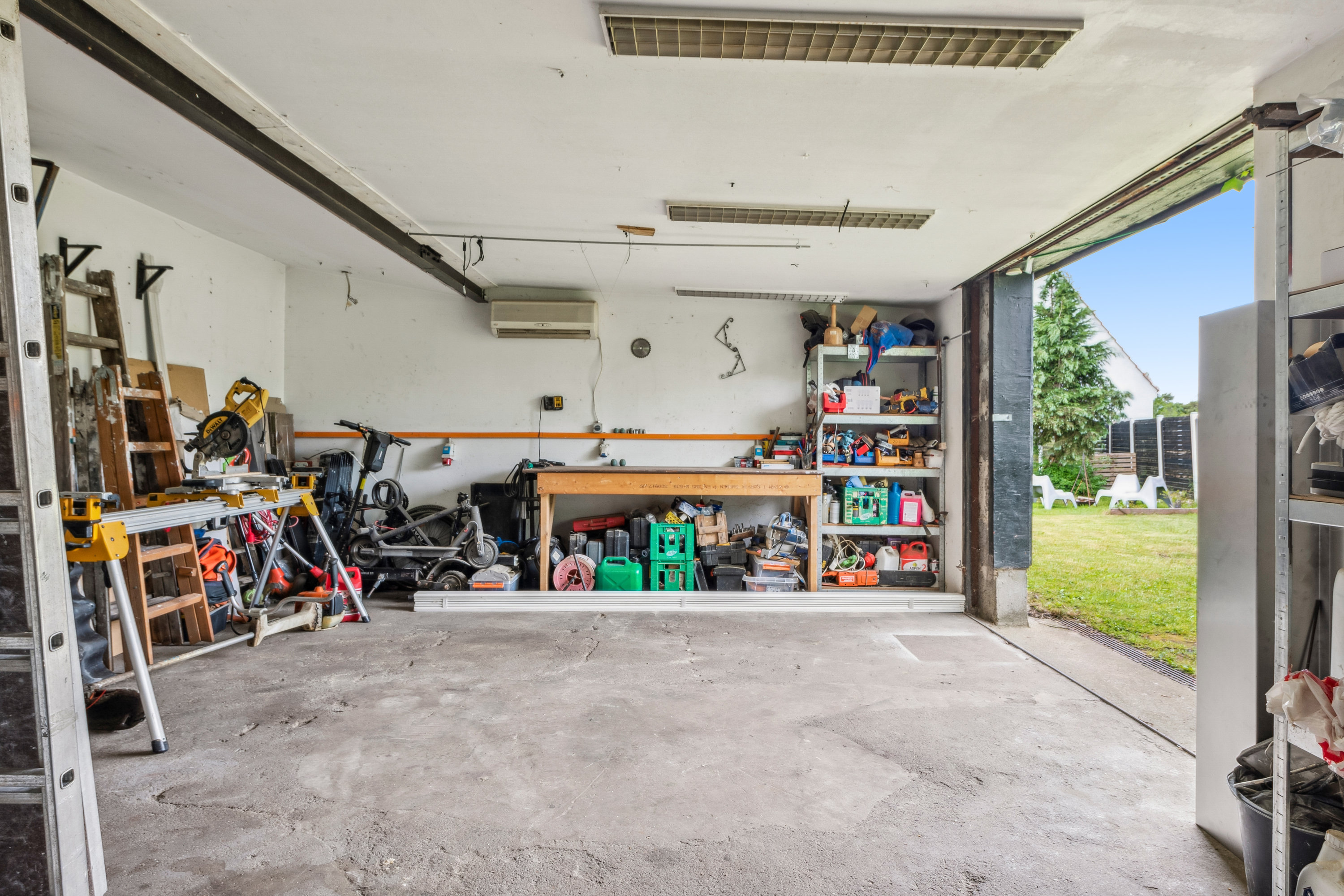 Fremhævet garage billede i fuldskærmstilstand. Billede af Munkegårdsvej 27, 3490 Kvistgård