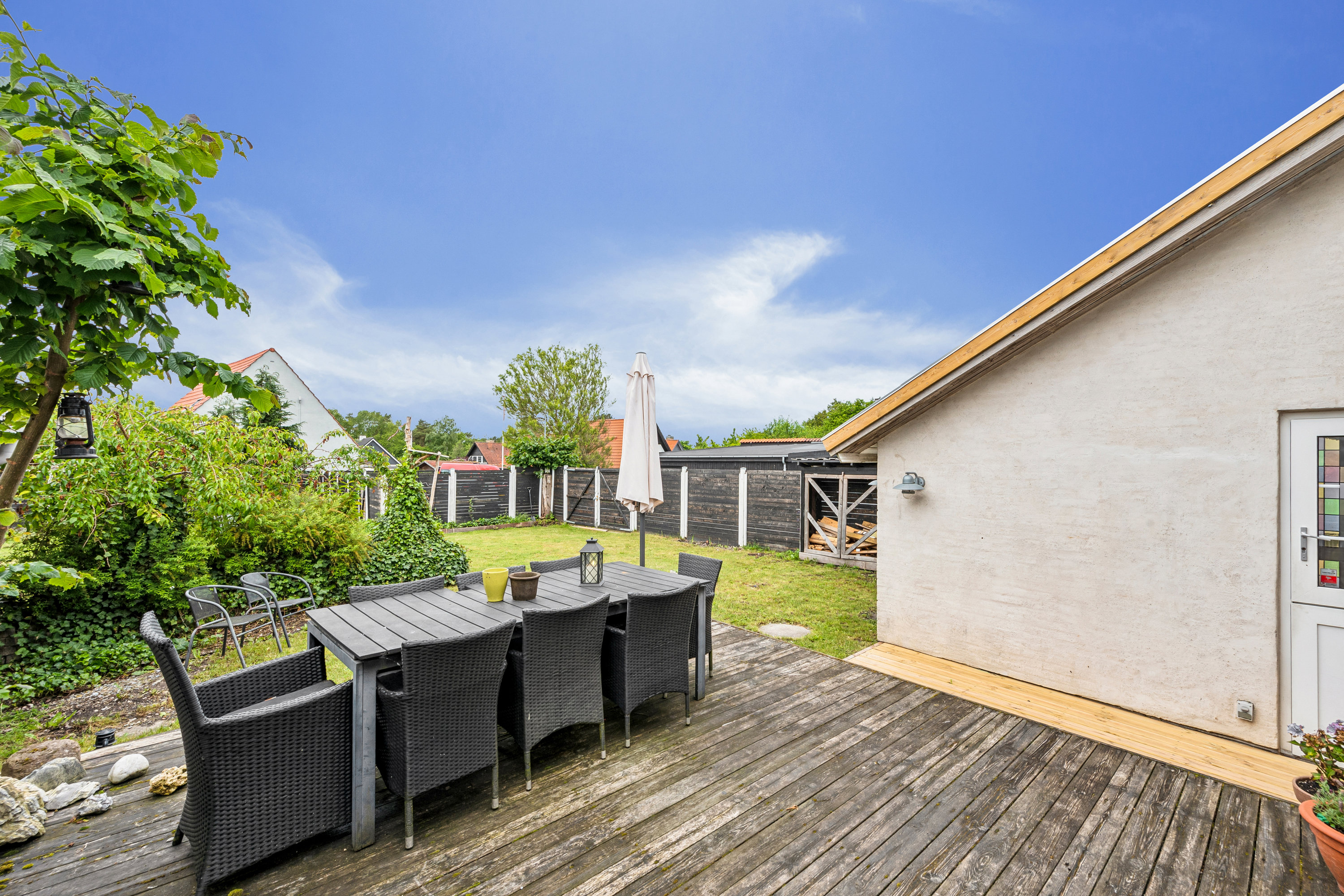 Fremhævet terrasse billede i fuldskærmstilstand. Billede af Munkegårdsvej 27, 3490 Kvistgård