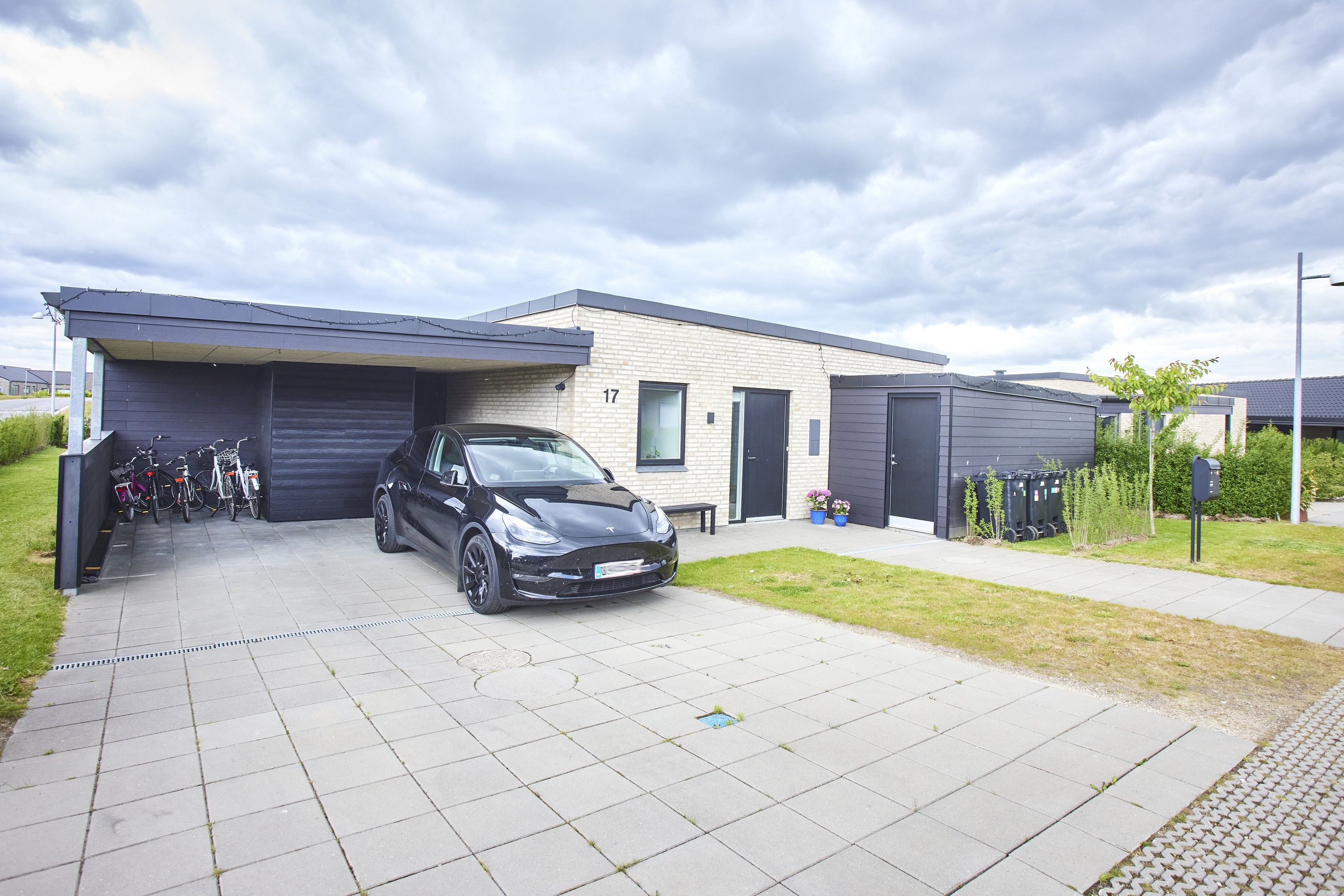 Fremhævet carport billede i fuldskærmstilstand. Billede af Hvidkløverhøjen 17, Gram, 8660 Skanderborg