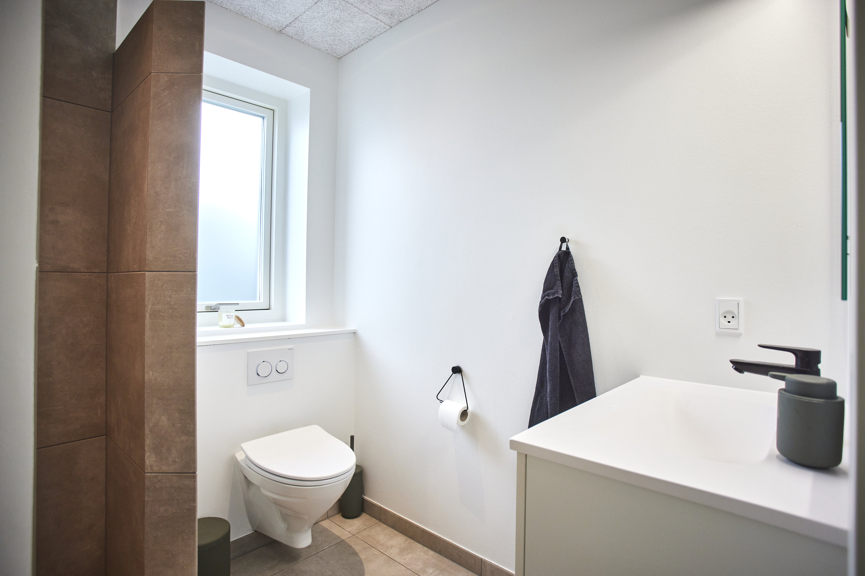 Fremhævet badeværelse billede i fuldskærmstilstand. Billede af Hvidkløverhøjen 17, Gram, 8660 Skanderborg