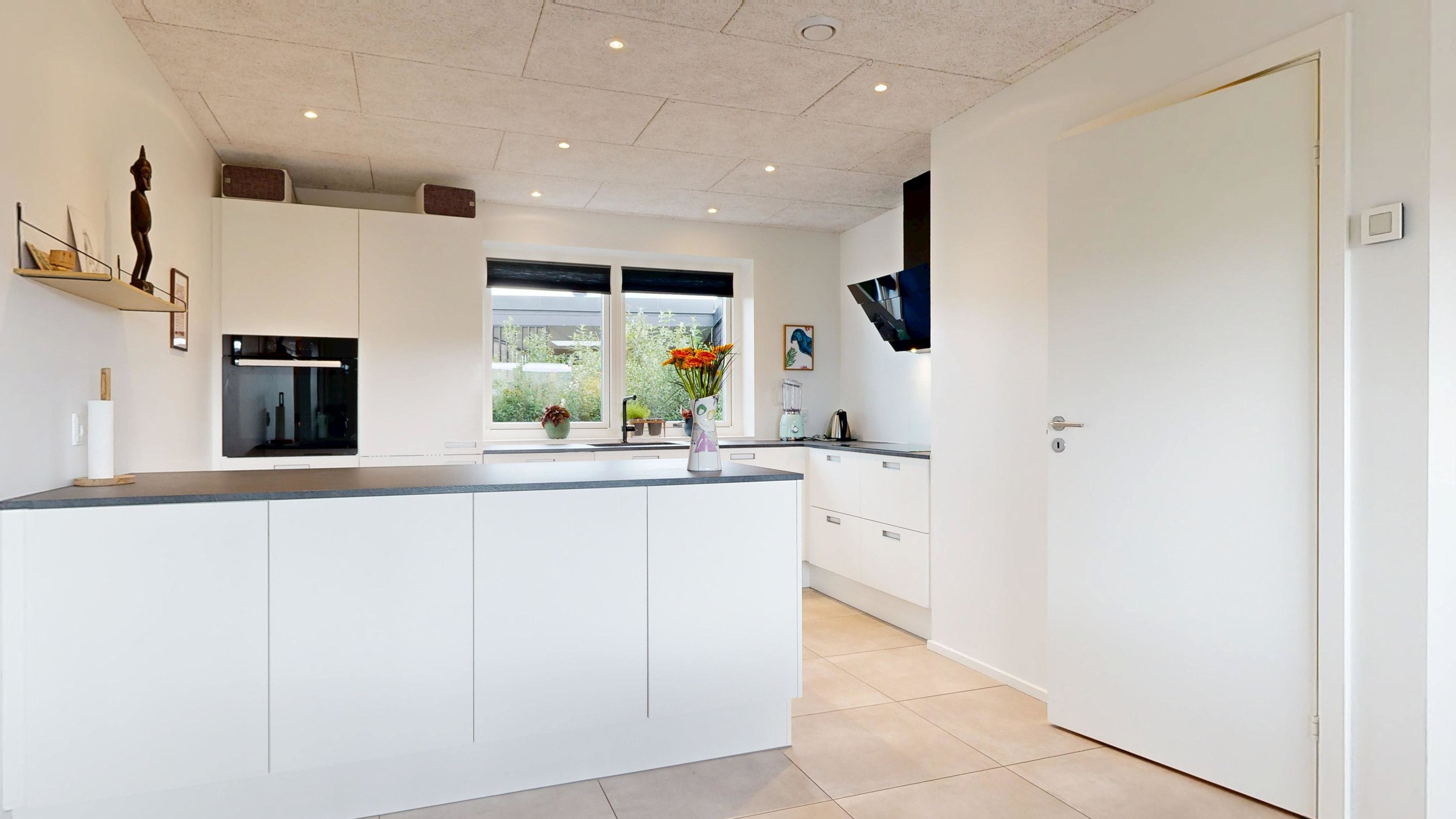 Fremhævet køkken/alrum billede i fuldskærmstilstand. Billede af Hvidkløverhøjen 17, Gram, 8660 Skanderborg