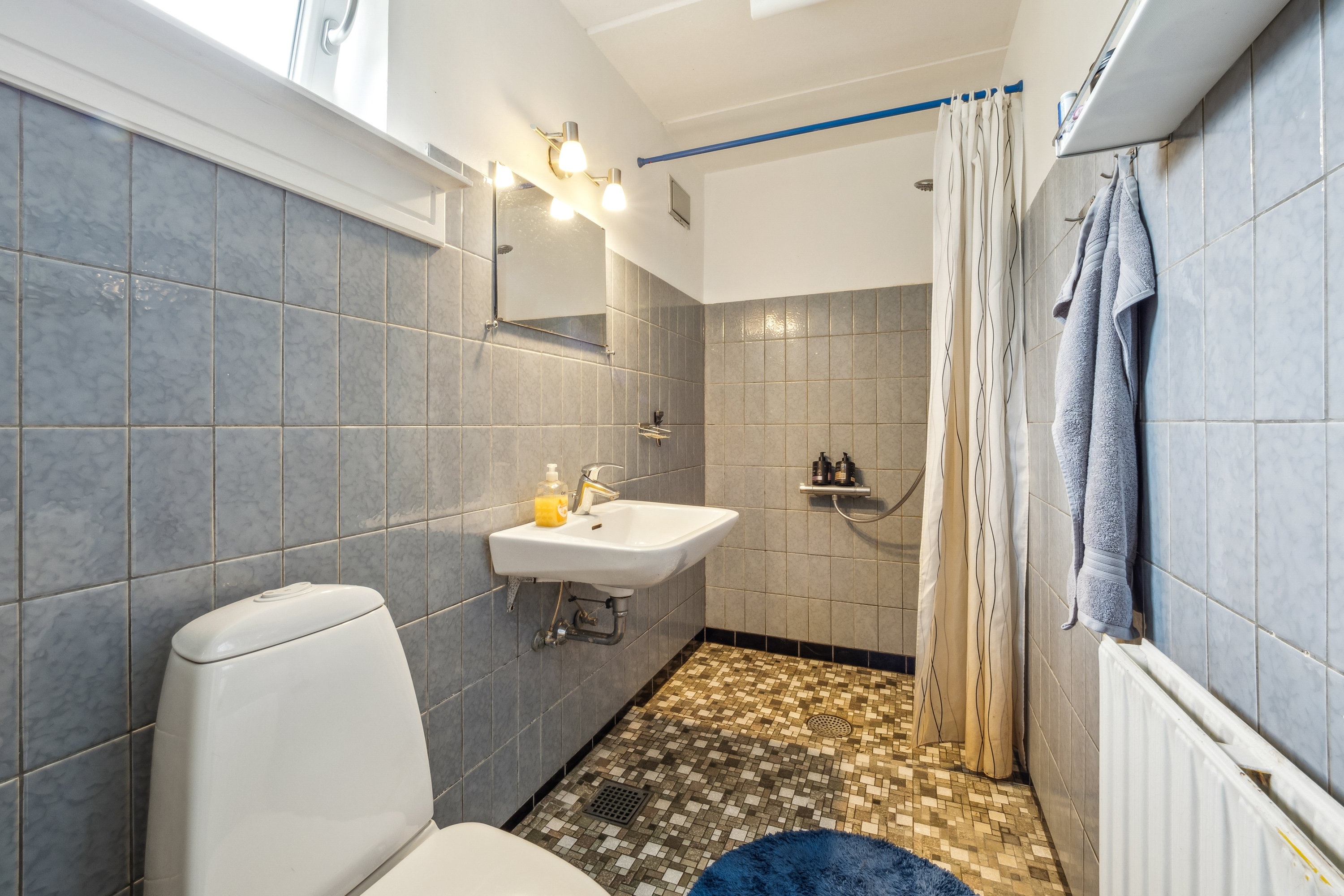 Fremhævet badeværelse billede i fuldskærmstilstand. Billede af Buen 2, 7840 Højslev