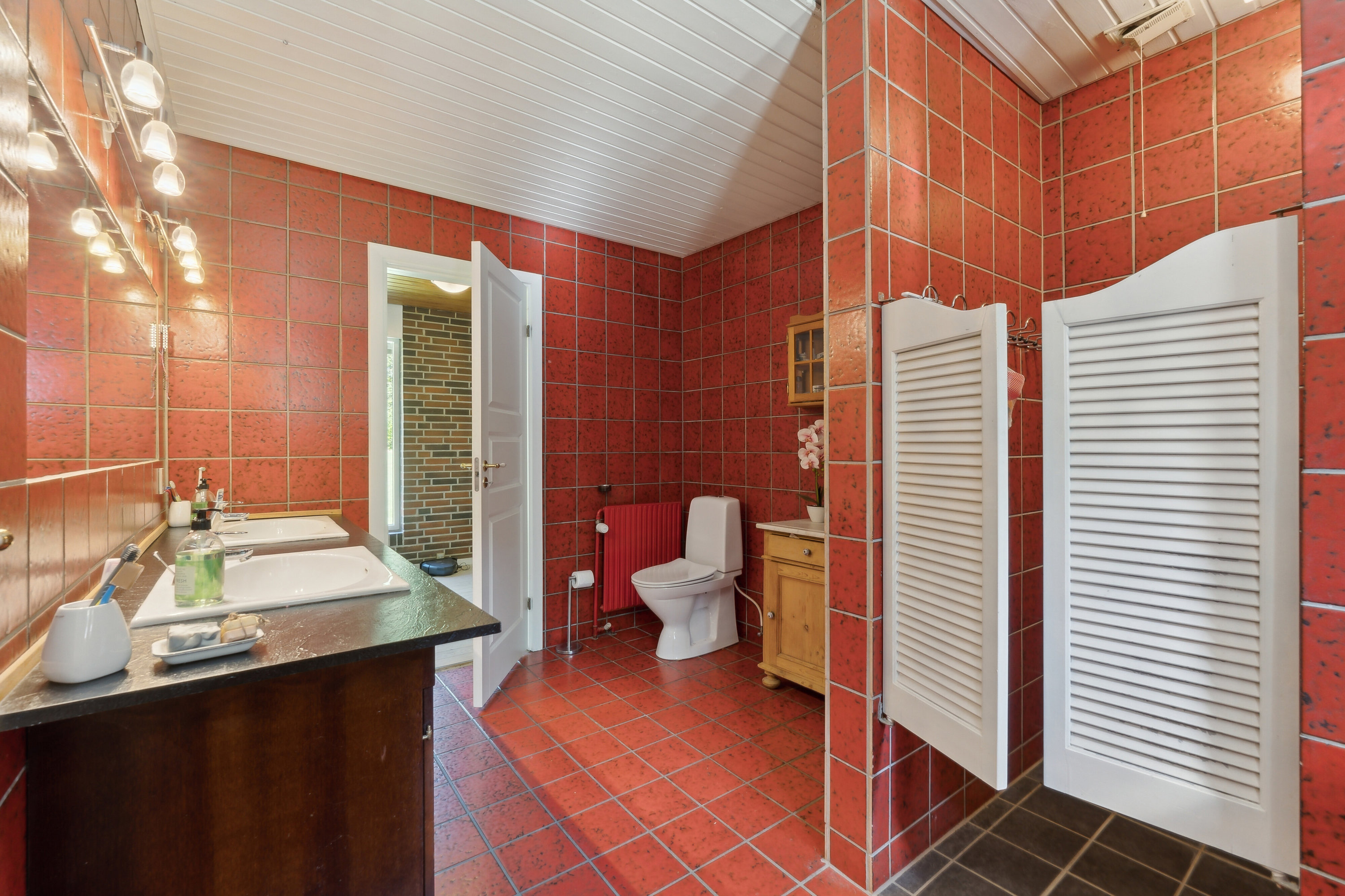 Fremhævet badeværelse billede i fuldskærmstilstand. Billede af Dalgårdsvej 9, 9870 Sindal