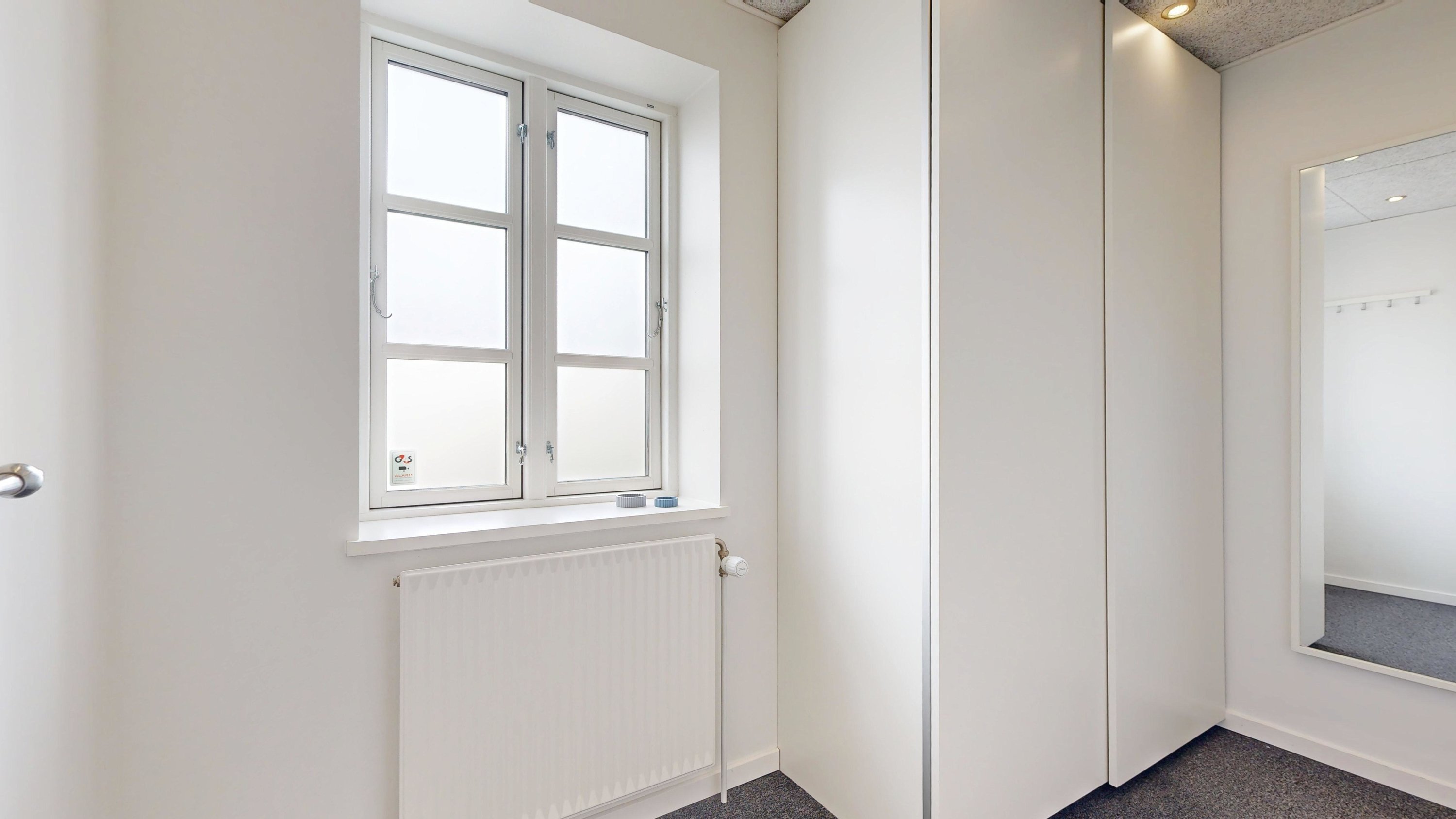 Fremhævet walk in closet billede i fuldskærmstilstand. Billede af Holmedal 52, Voerladegård, 8660 Skanderborg