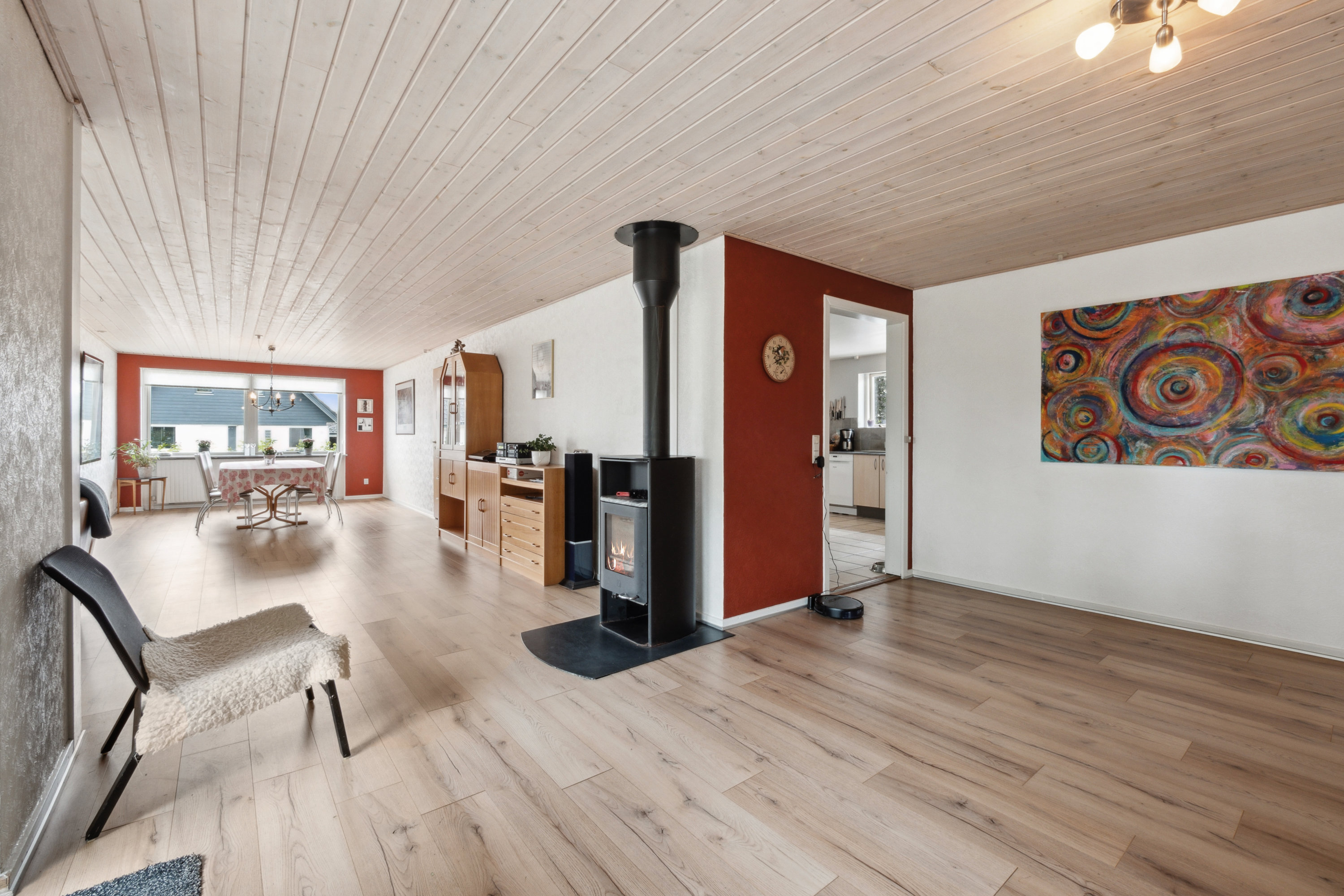 Fremhævet stue billede i fuldskærmstilstand. Billede af Fjordvænget 13, 8832 Skals