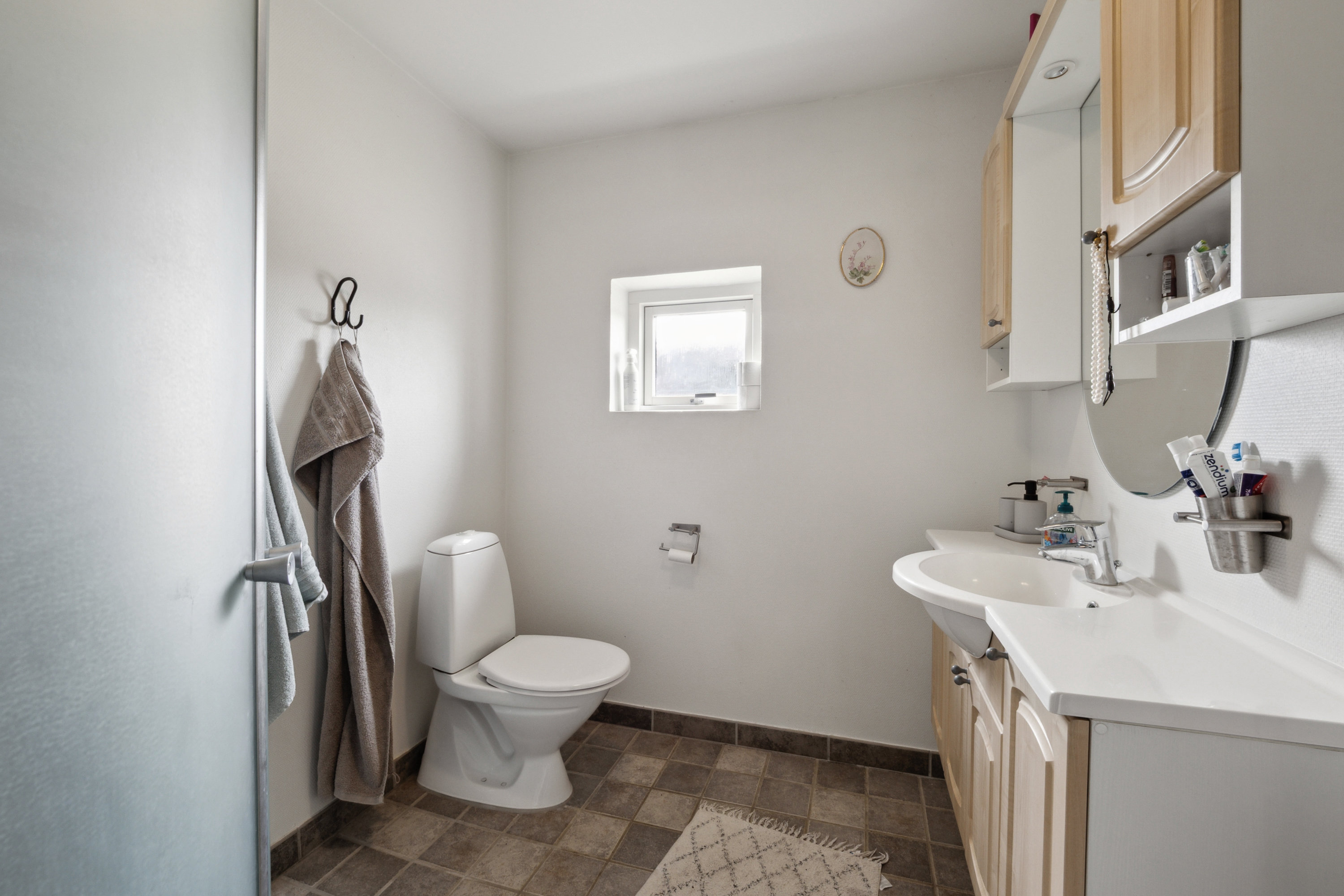 Fremhævet badeværelse billede i fuldskærmstilstand. Billede af Fjordvænget 13, 8832 Skals