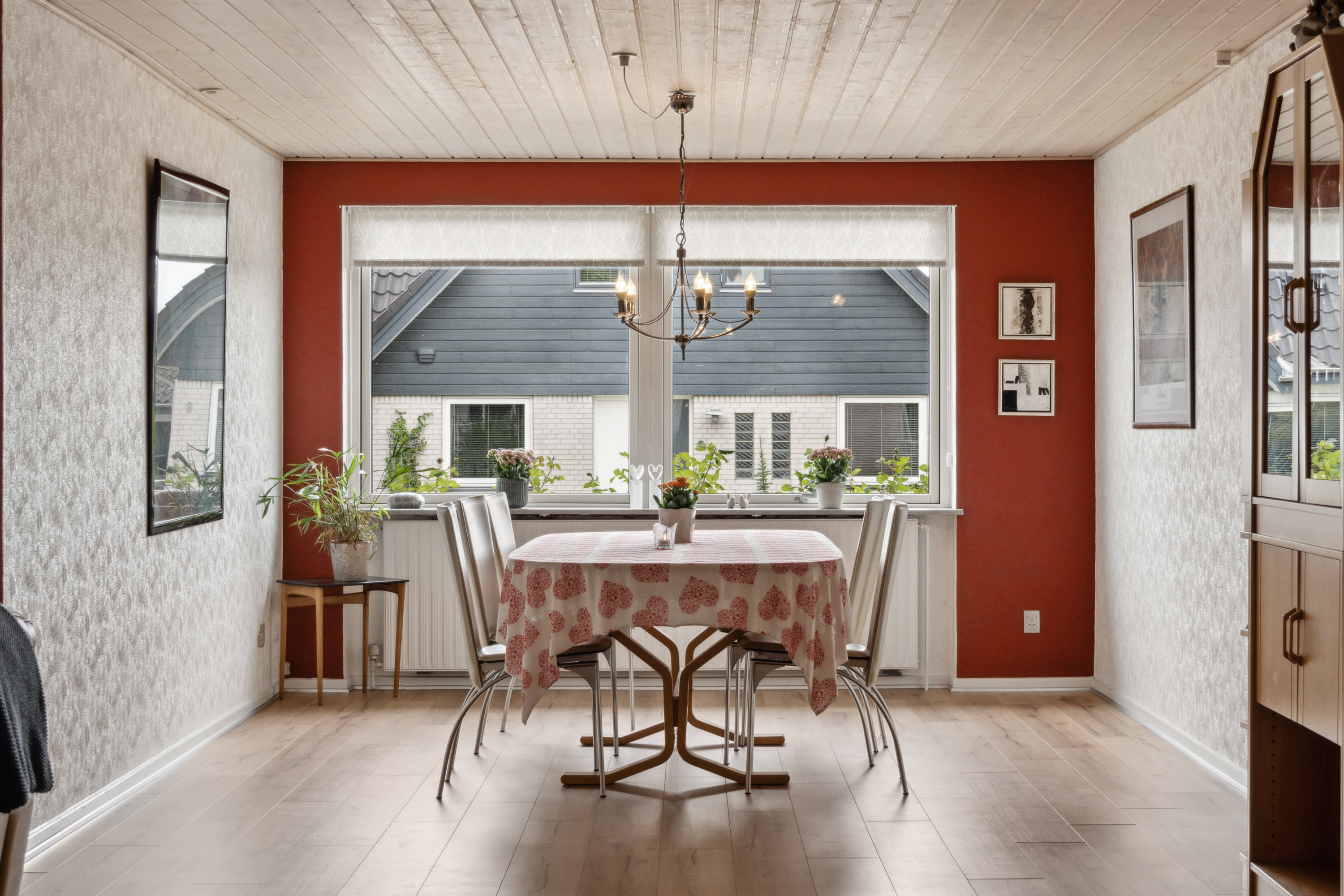 Fremhævet stue billede i fuldskærmstilstand. Billede af Fjordvænget 13, 8832 Skals