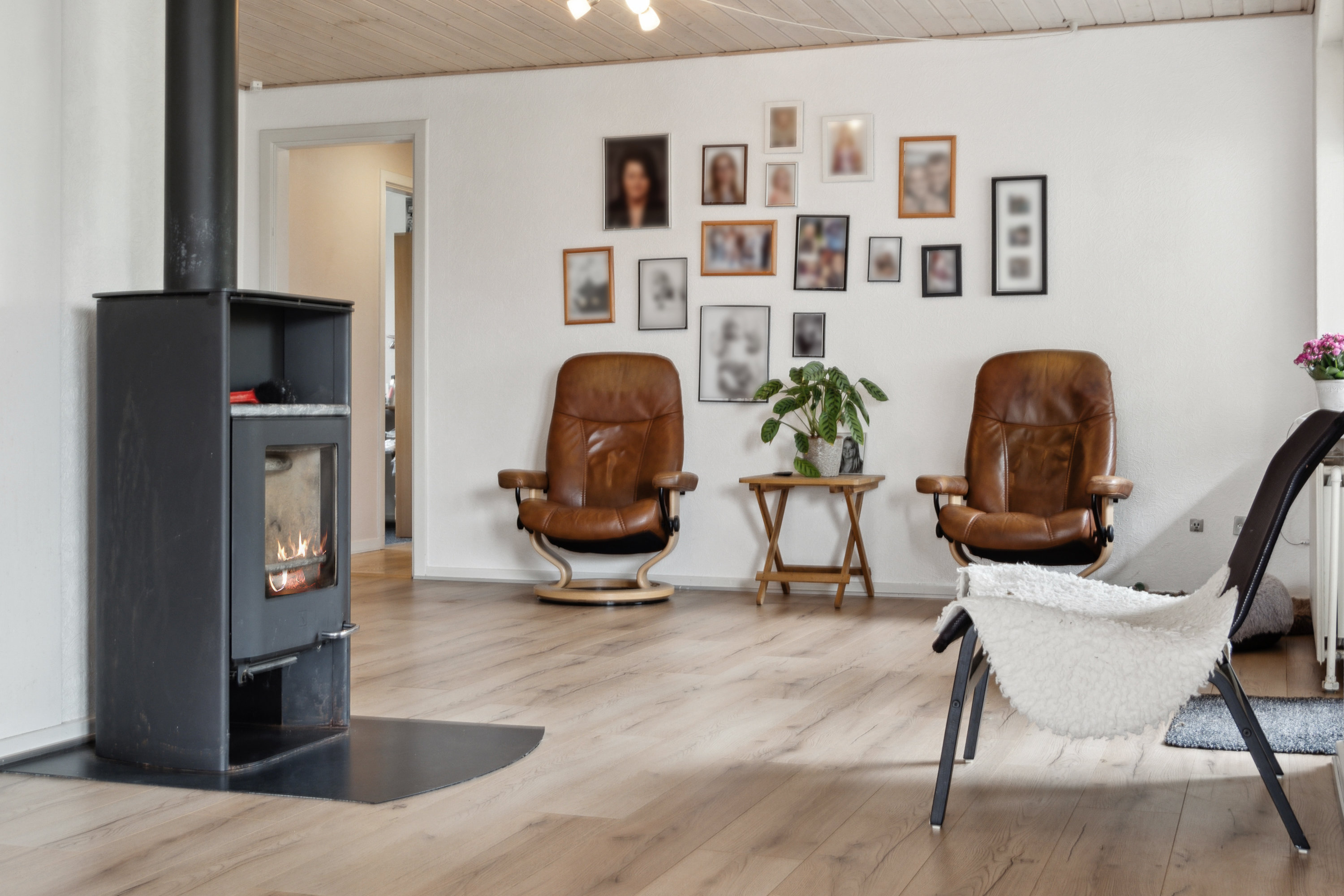 Fremhævet stue billede i fuldskærmstilstand. Billede af Fjordvænget 13, 8832 Skals