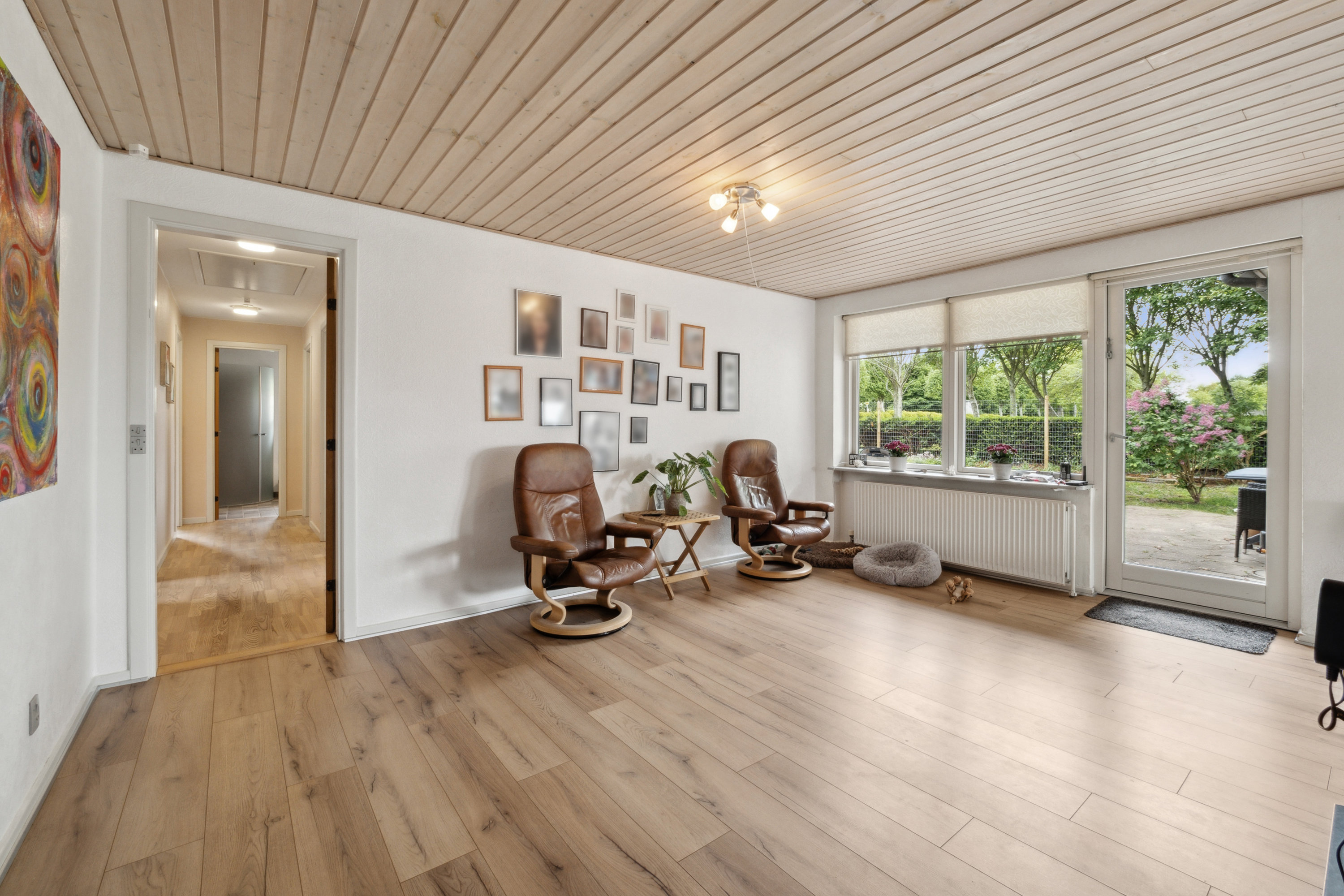 Fremhævet stue billede i fuldskærmstilstand. Billede af Fjordvænget 13, 8832 Skals