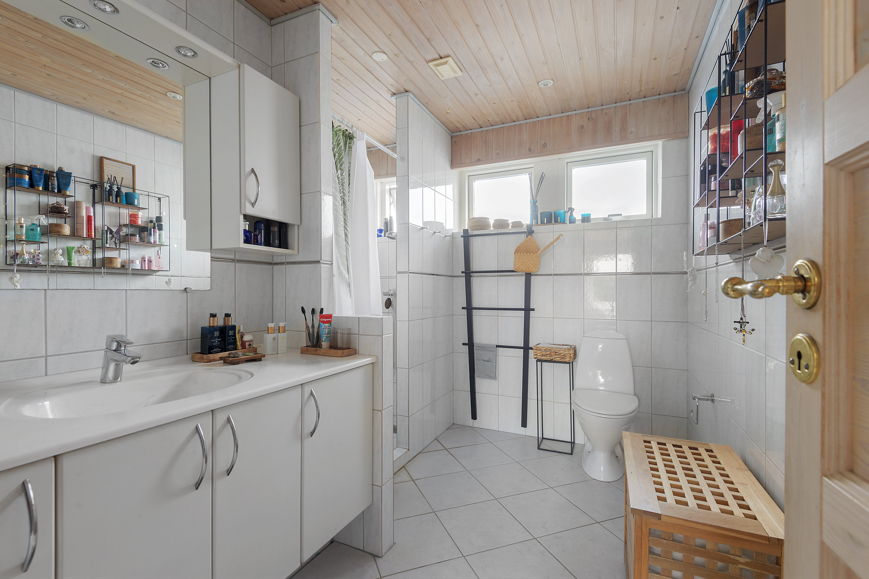 Fremhævet badeværelse billede i fuldskærmstilstand. Billede af Søndre Fovrfeldvej 9, 6710 Esbjerg V