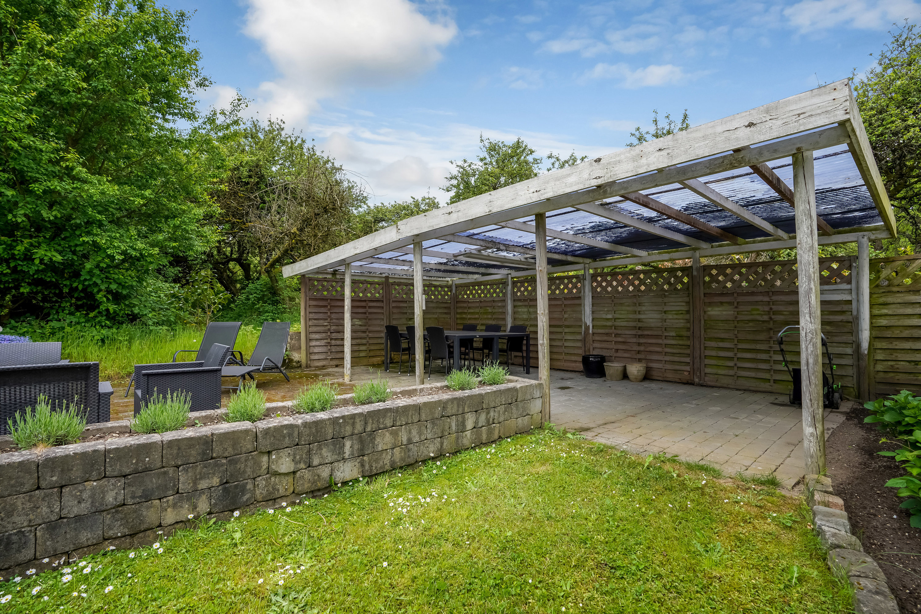 Fremhævet terrasse billede i fuldskærmstilstand. Billede af Middelfartvej 402, Lille Ubberud, 5491 Blommenslyst