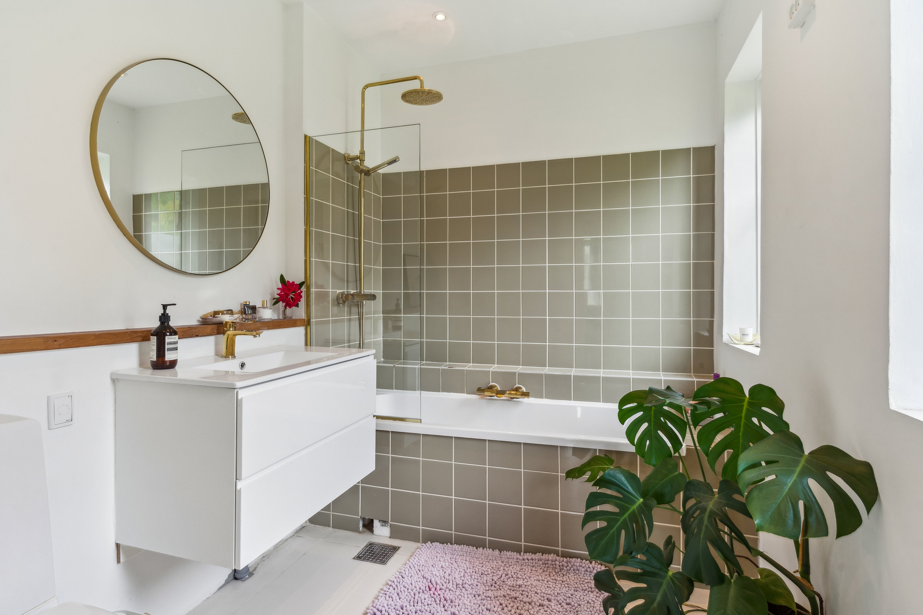 Fremhævet badeværelse billede i fuldskærmstilstand. Billede af Højgårds Vænge 4, 2880 Bagsværd