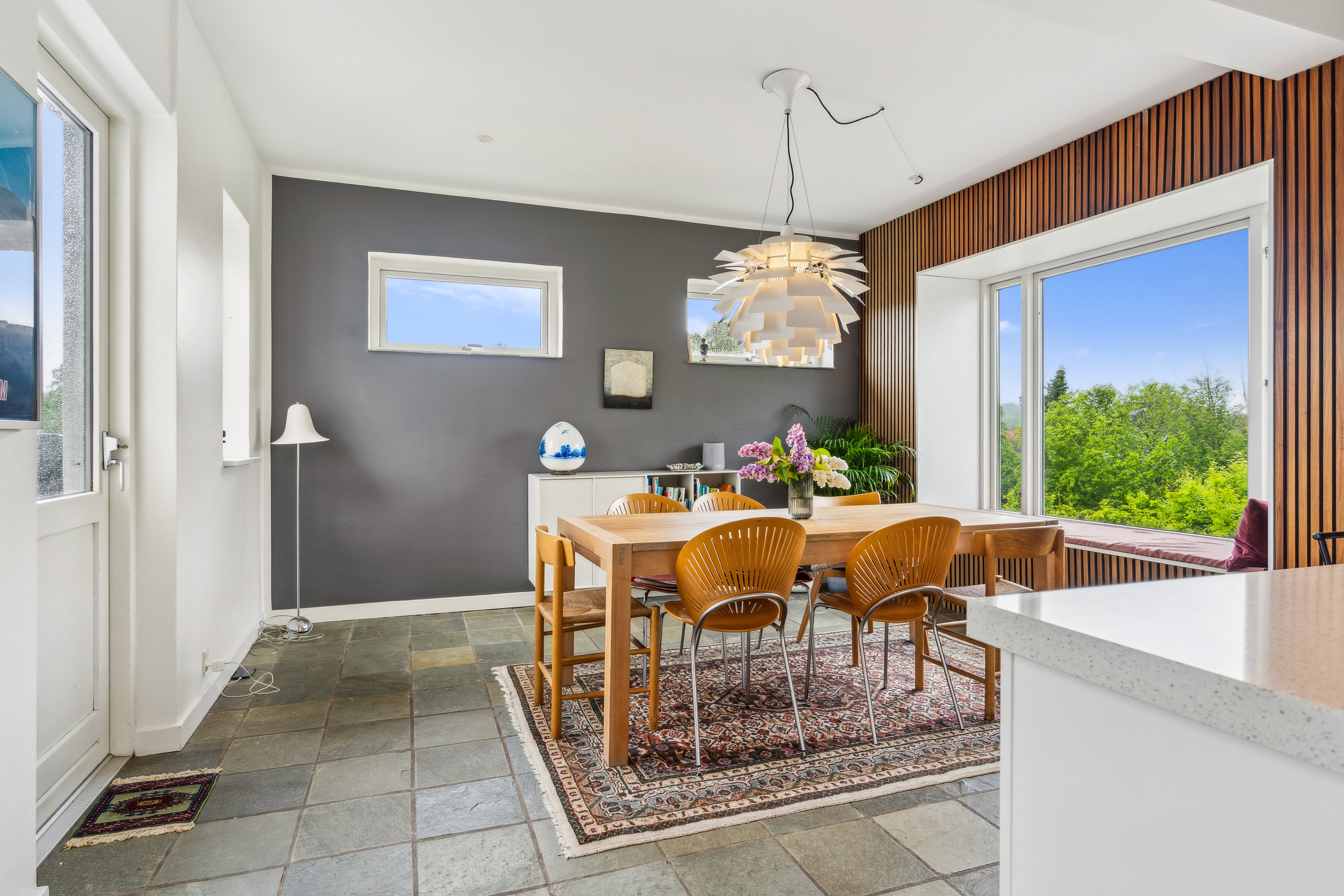 Fremhævet stue billede i fuldskærmstilstand. Billede af Højgårds Vænge 4, 2880 Bagsværd