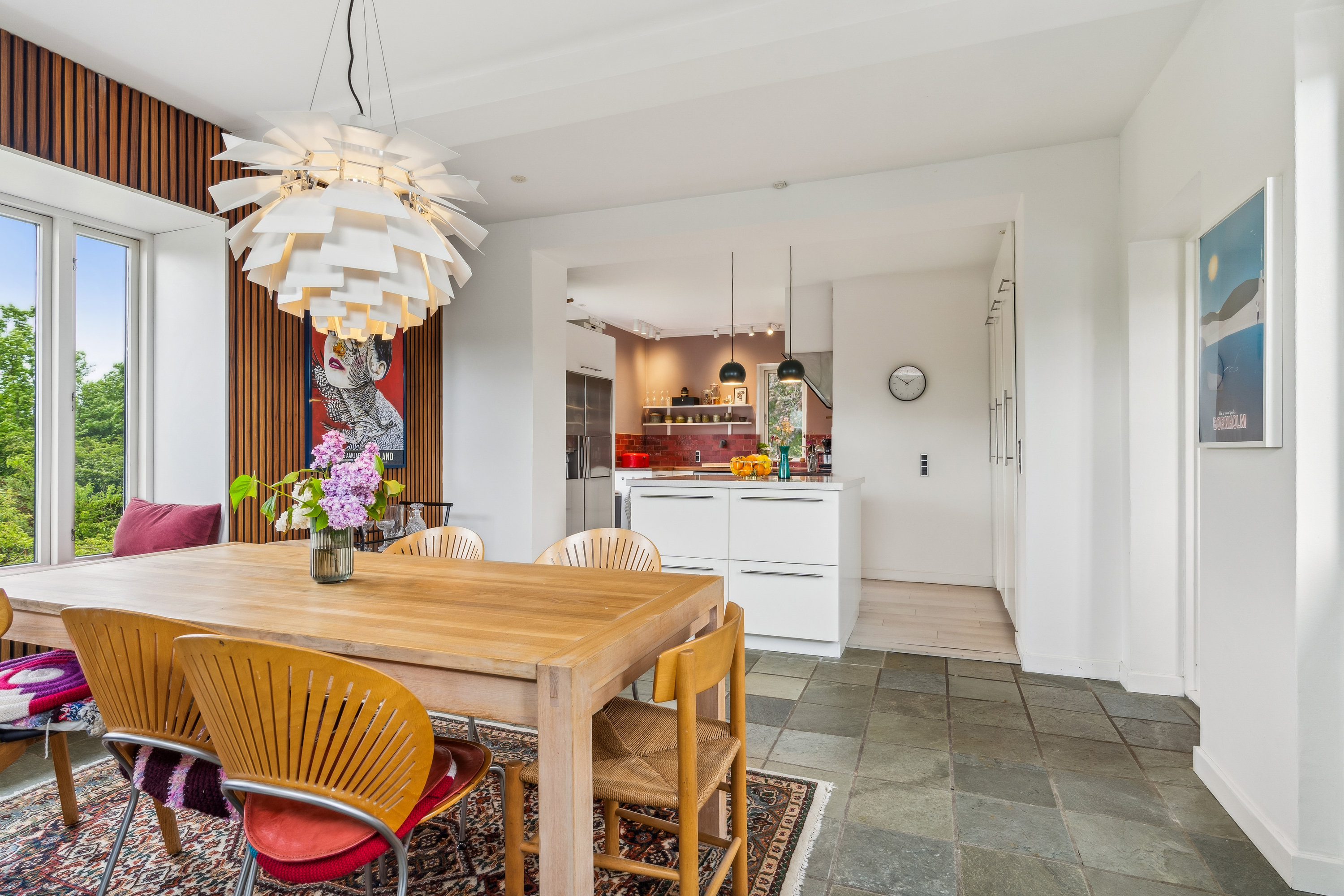 Fremhævet stue billede i fuldskærmstilstand. Billede af Højgårds Vænge 4, 2880 Bagsværd