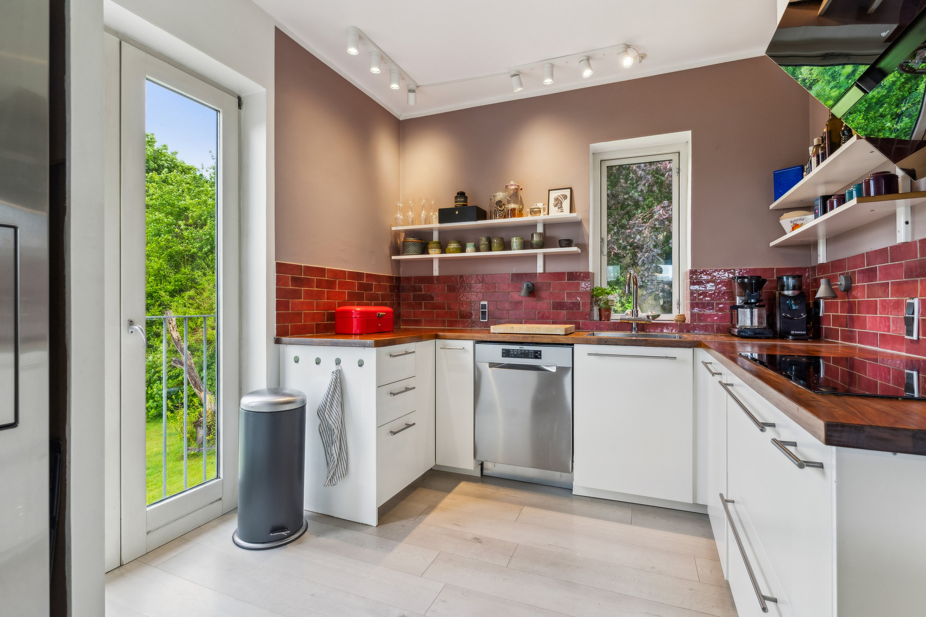 Fremhævet køkken billede i fuldskærmstilstand. Billede af Højgårds Vænge 4, 2880 Bagsværd