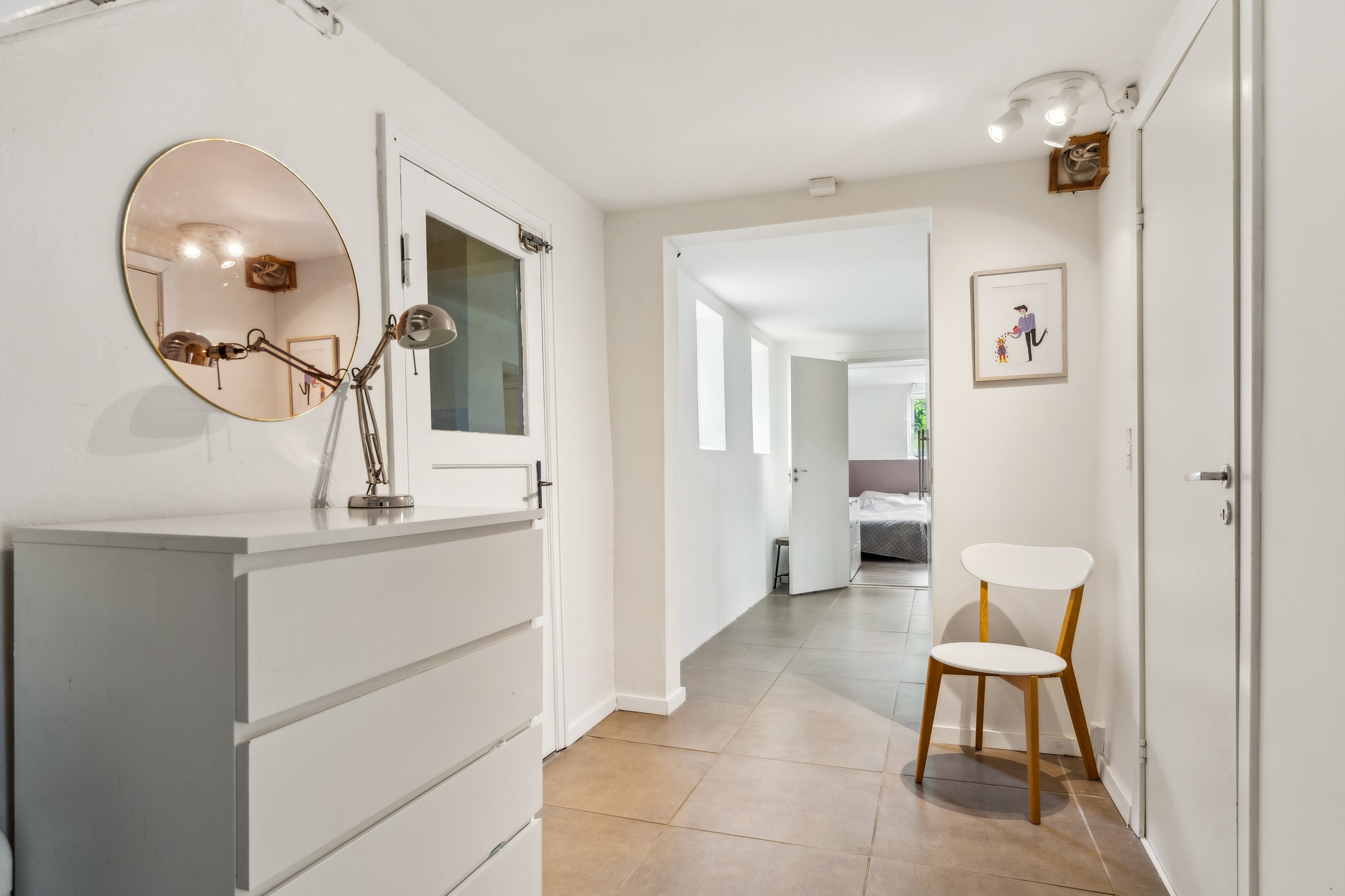 Fremhævet gang billede i fuldskærmstilstand. Billede af Højgårds Vænge 4, 2880 Bagsværd