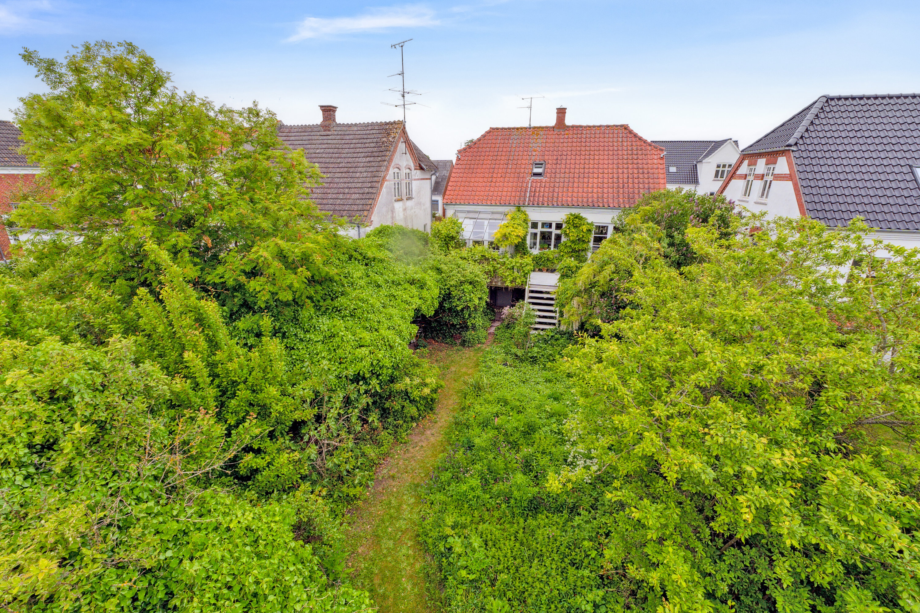 Fremhævet set fra haven billede i fuldskærmstilstand. Billede af Jens Winthers Vej 20, 5900 Rudkøbing