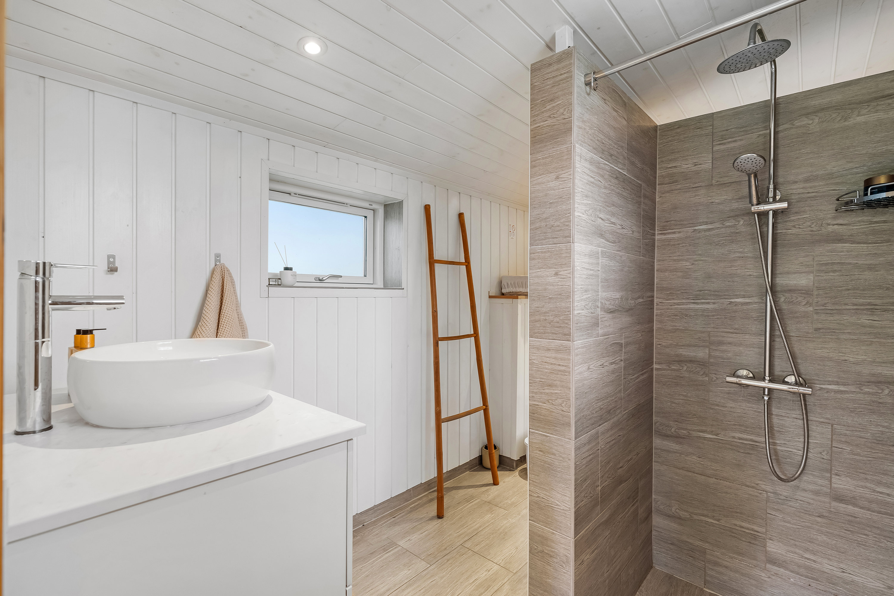 Fremhævet badeværelse billede i fuldskærmstilstand. Billede af Baune-Åsen 5B, Rågeleje, 3210 Vejby