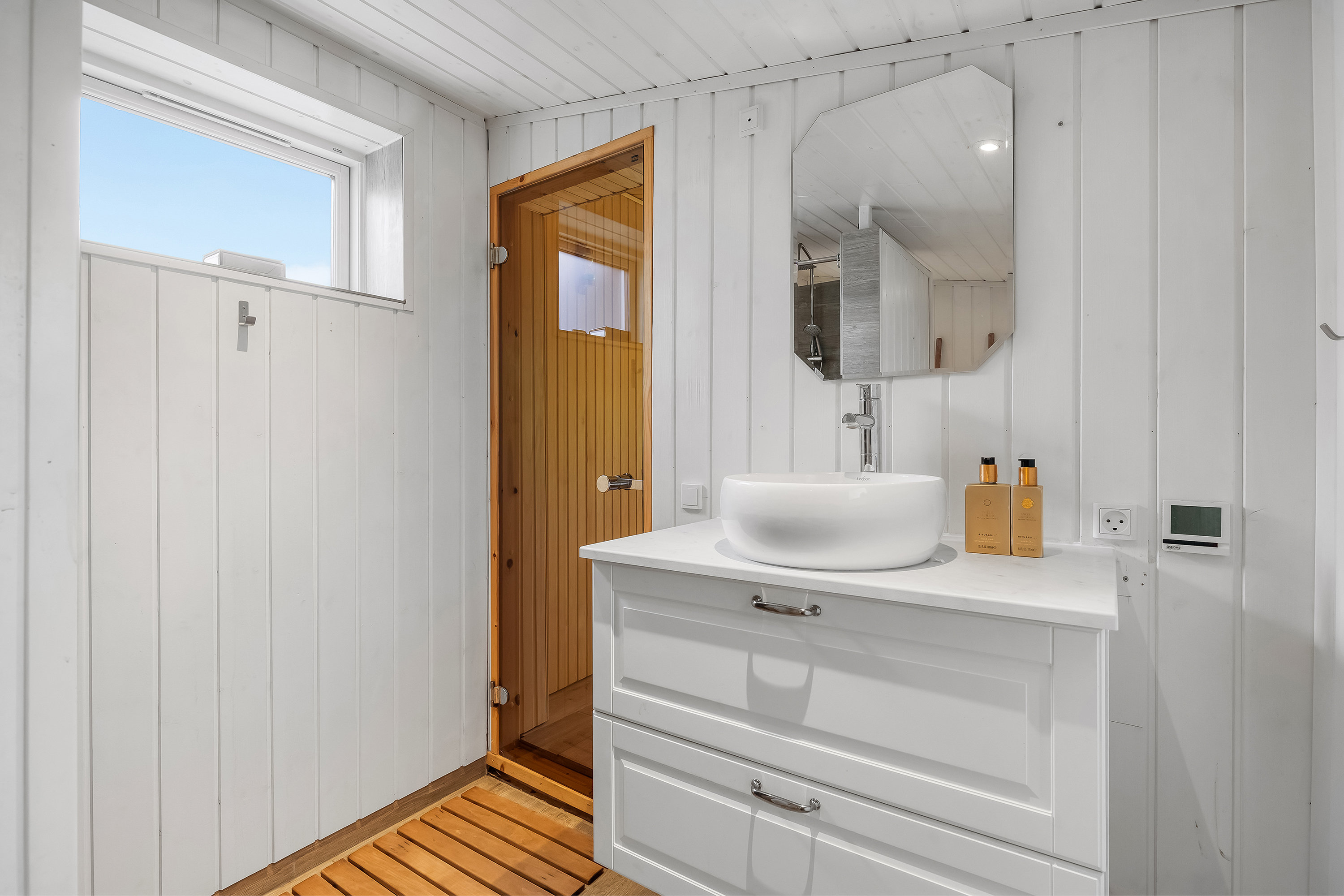 Fremhævet badeværelse billede i fuldskærmstilstand. Billede af Baune-Åsen 5B, Rågeleje, 3210 Vejby