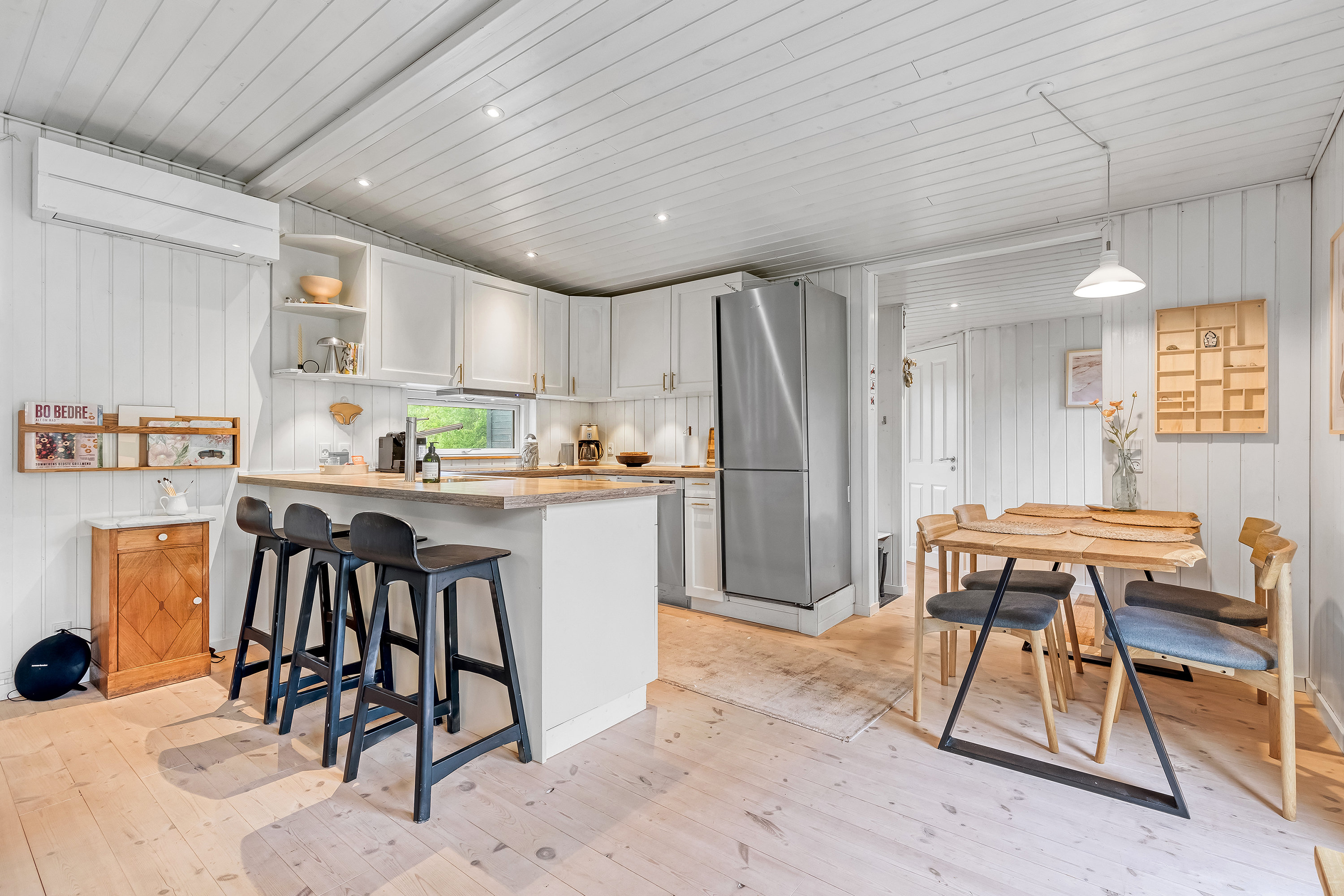 Fremhævet stue billede i fuldskærmstilstand. Billede af Baune-Åsen 5B, Rågeleje, 3210 Vejby