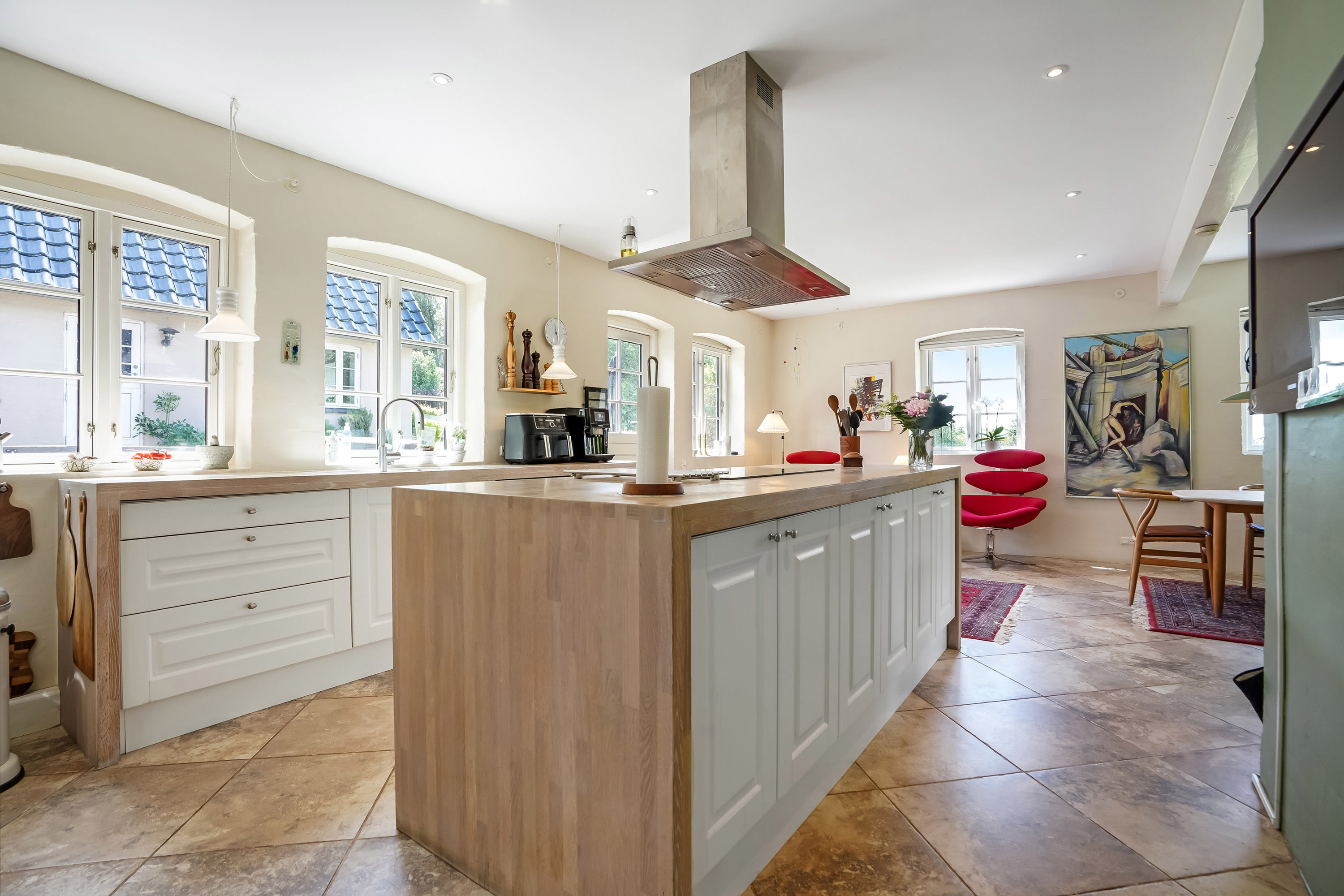 Fremhævet køkken billede i fuldskærmstilstand. Billede af Brentebjerg 4, Baaring, 5466 Asperup