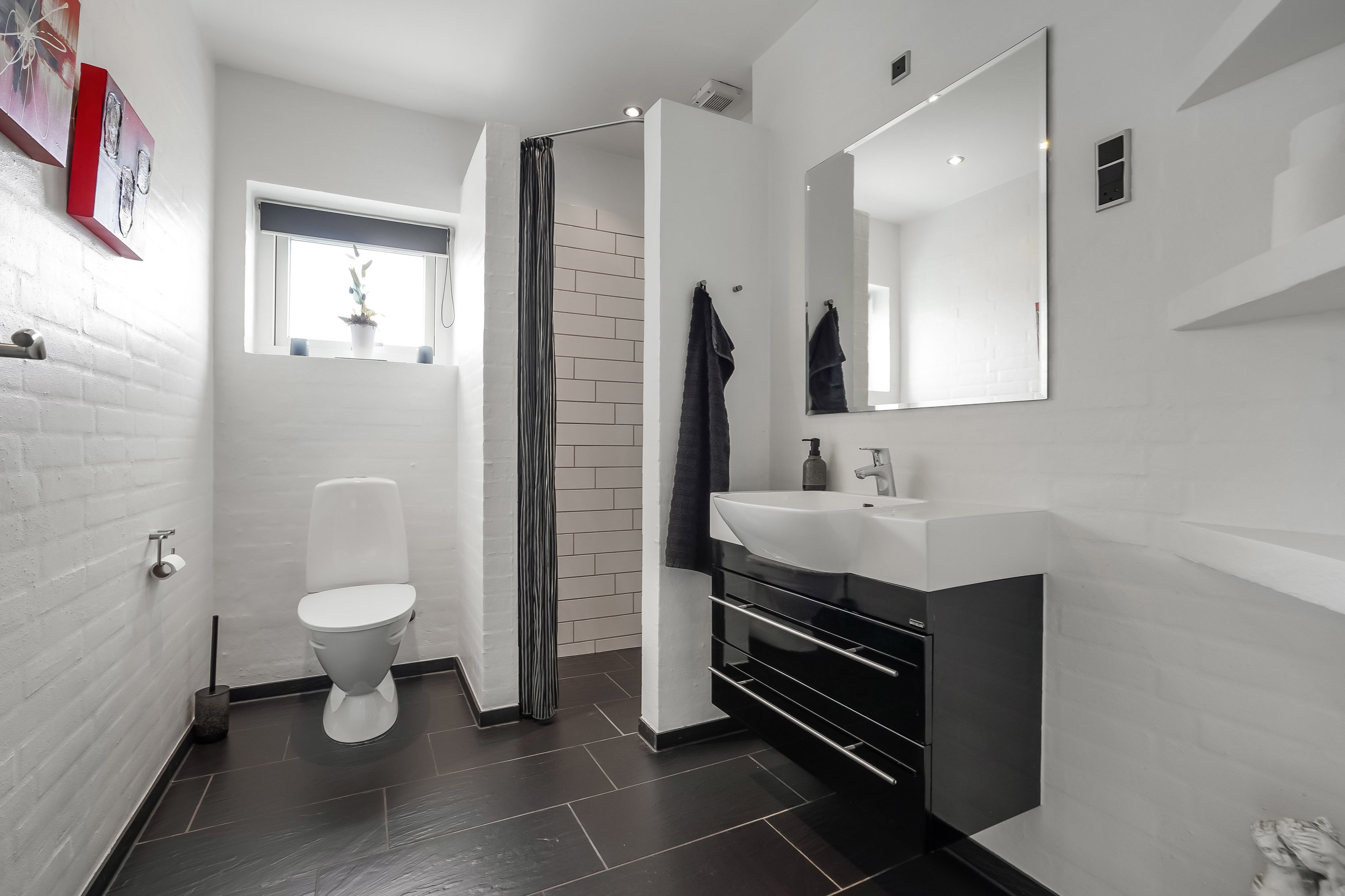 Fremhævet badeværelse billede i fuldskærmstilstand. Billede af Roloddet 10, Aale, 7160 Tørring