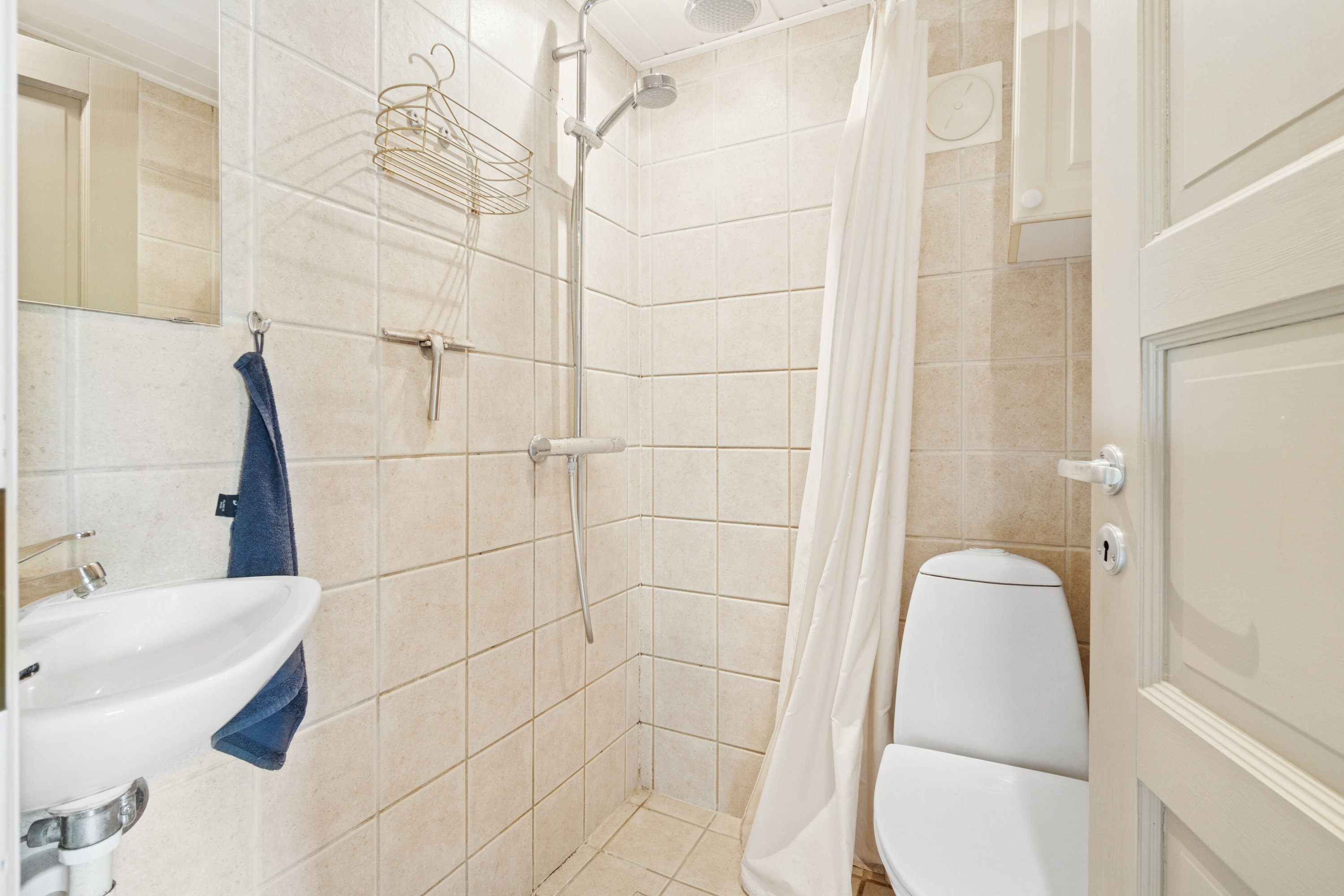 Fremhævet badeværelse billede i fuldskærmstilstand. Billede af Krakvej 6, Poulsker, 3730 Nexø