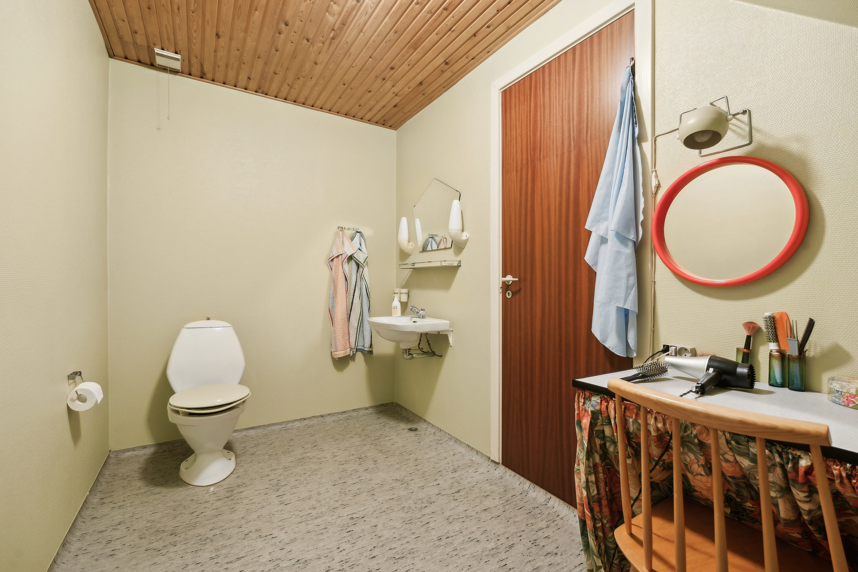 Fremhævet badeværelse billede i fuldskærmstilstand. Billede af Lemming Bygade 12, 8632 Lemming