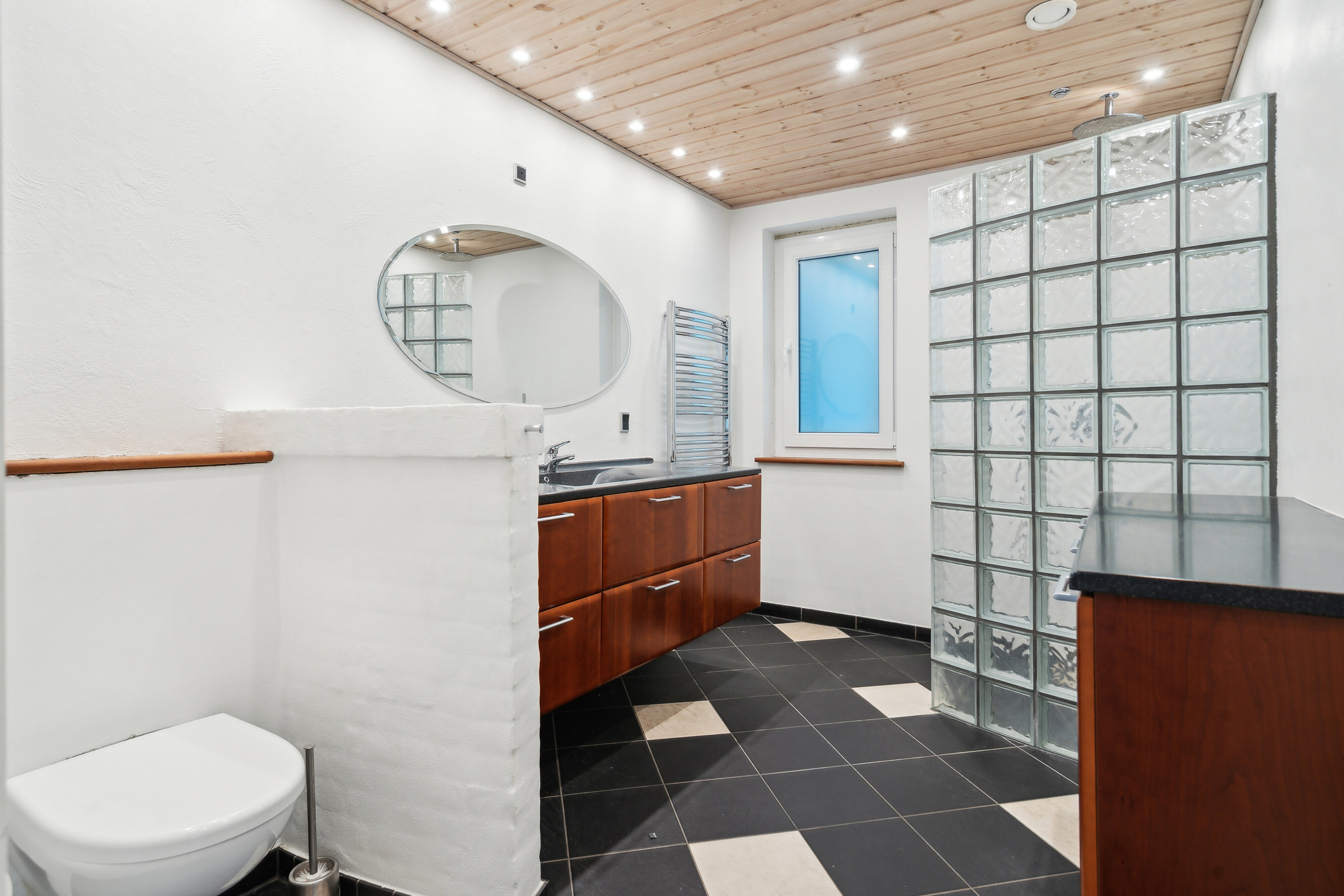 Fremhævet badeværelse billede i fuldskærmstilstand. Billede af Fasanvej 4, Kollund, 6340 Kruså