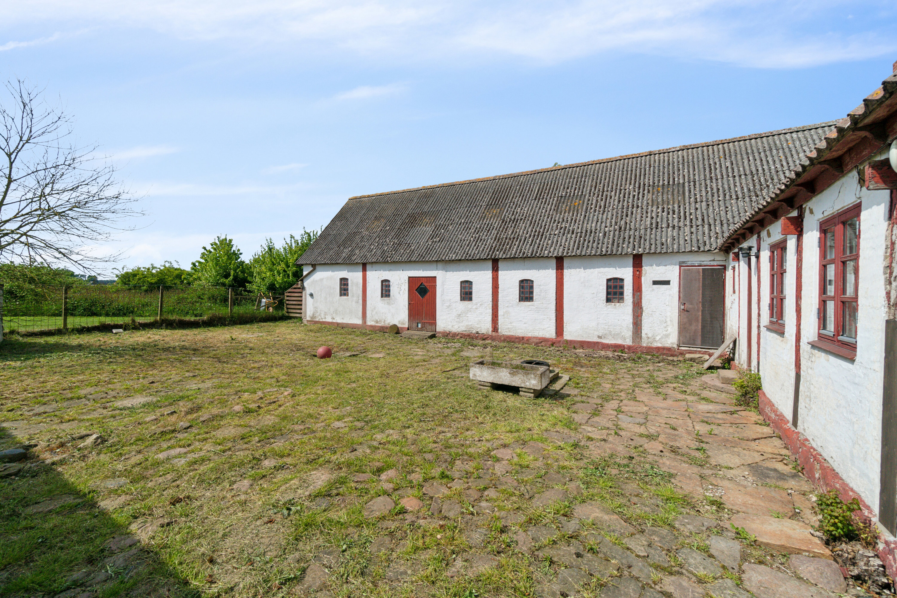 Fremhævet udendørs billede i fuldskærmstilstand. Billede af Krakvej 6, Poulsker, 3730 Nexø