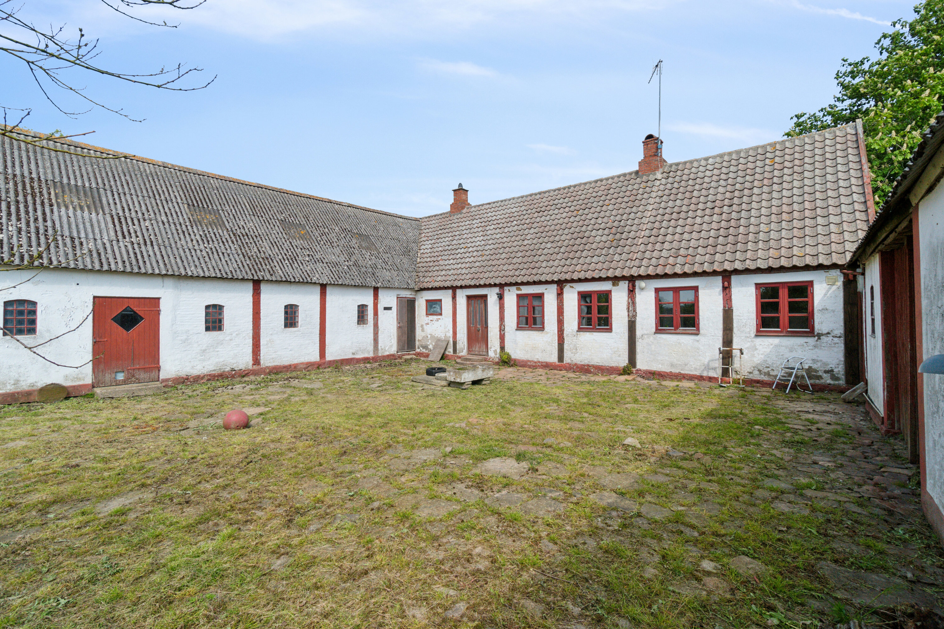 Fremhævet udendørs billede i fuldskærmstilstand. Billede af Krakvej 6, Poulsker, 3730 Nexø