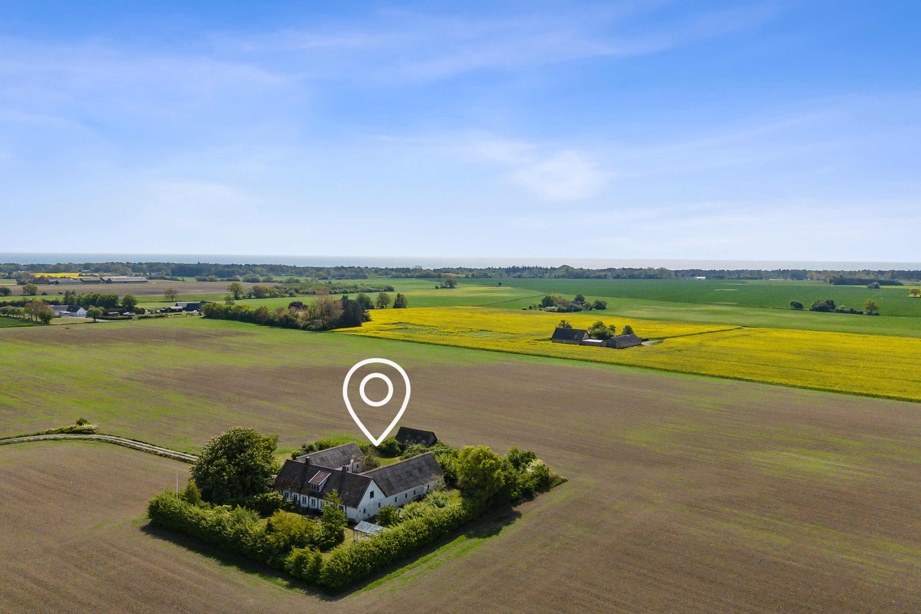 Fremhævet luftfoto billede i fuldskærmstilstand. Billede af Krakvej 6, Poulsker, 3730 Nexø