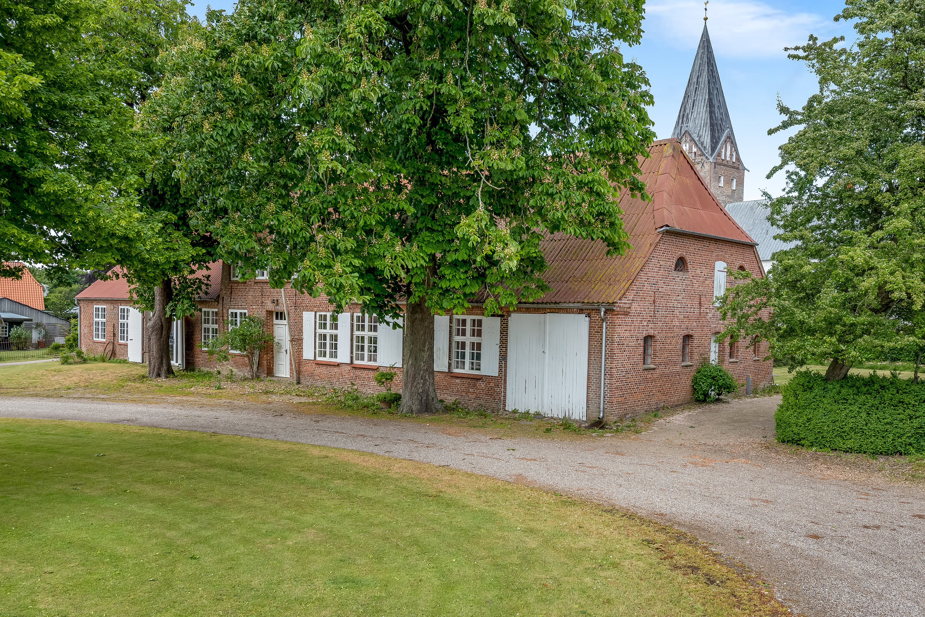 Fremhævet gårdmiljø billede i fuldskærmstilstand. Billede af Sønderbyvej 22, Møgeltønder, 6270 Tønder