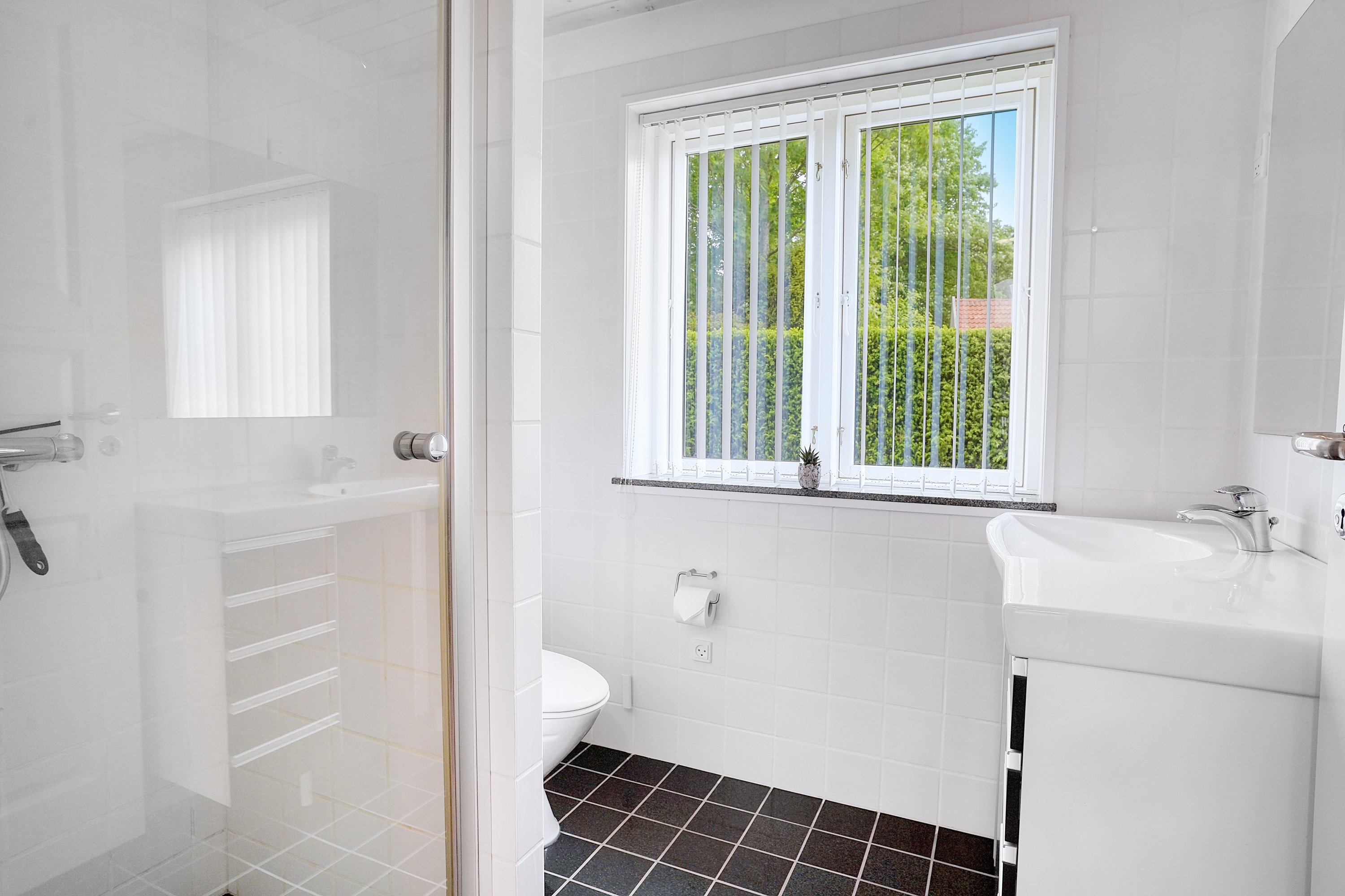 Fremhævet badeværelse billede i fuldskærmstilstand. Billede af Teilmanns Alle 19, 3100 Hornbæk