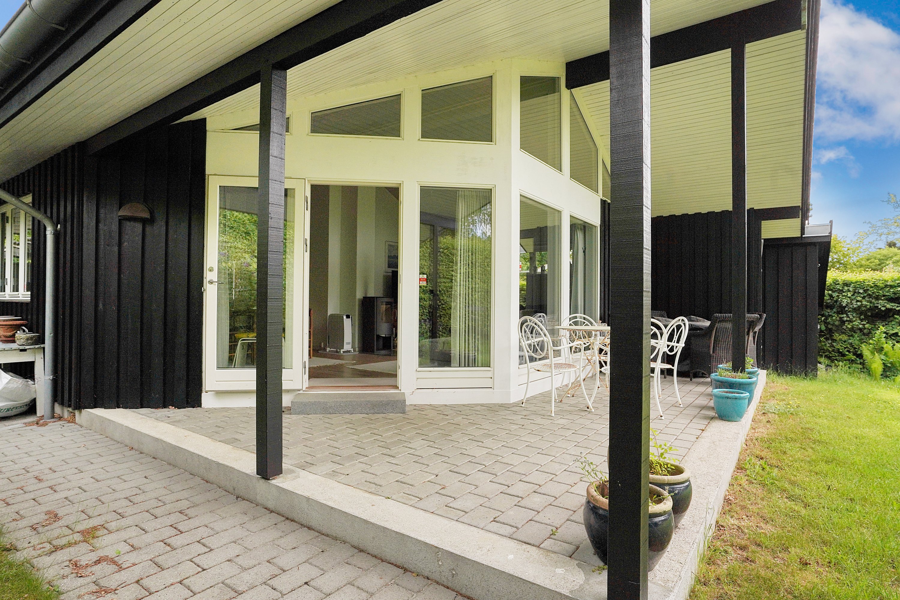 Fremhævet terrasse billede i fuldskærmstilstand. Billede af Teilmanns Alle 19, 3100 Hornbæk