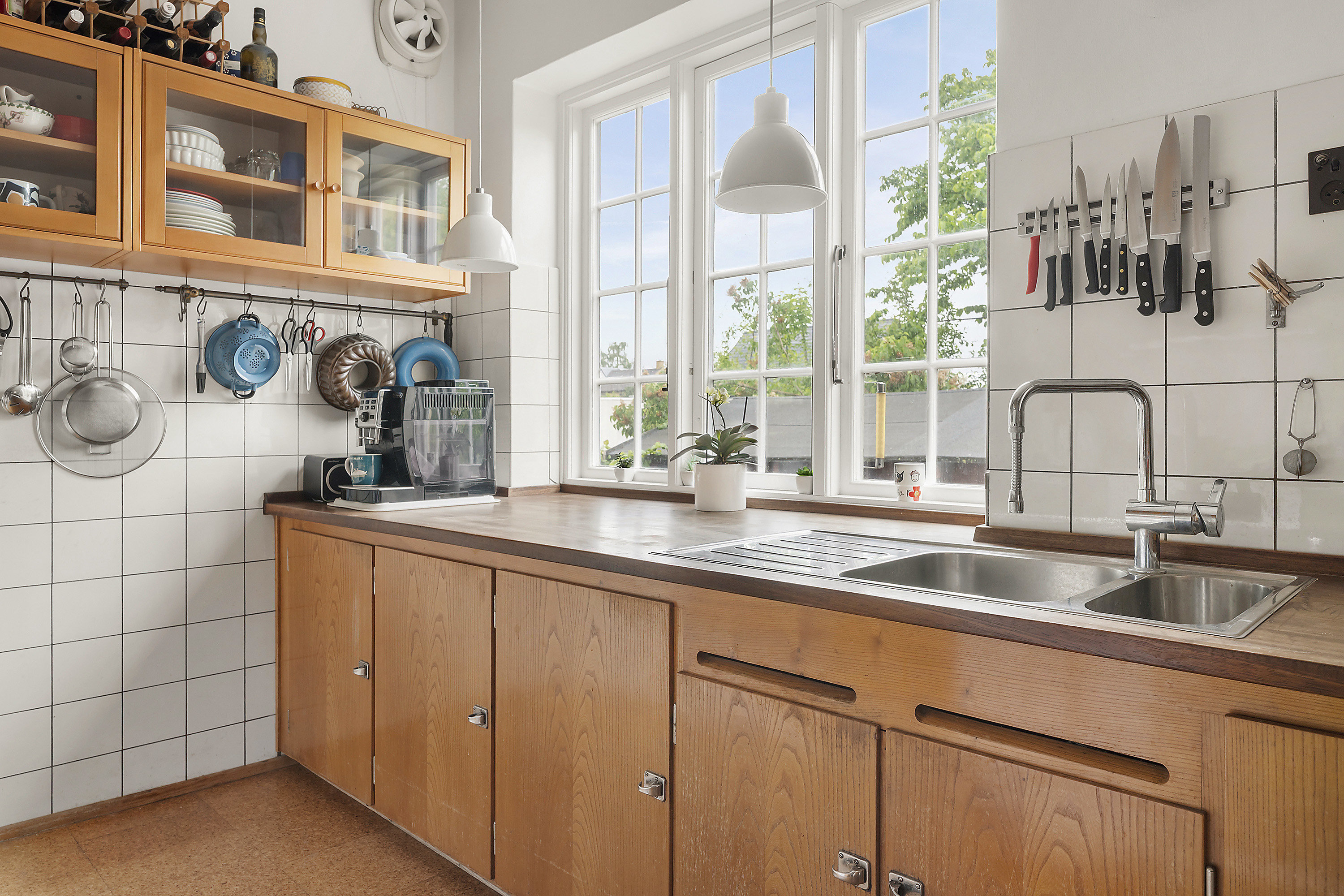 Fremhævet køkken billede i fuldskærmstilstand. Billede af Vinrankevej 4, 2900 Hellerup