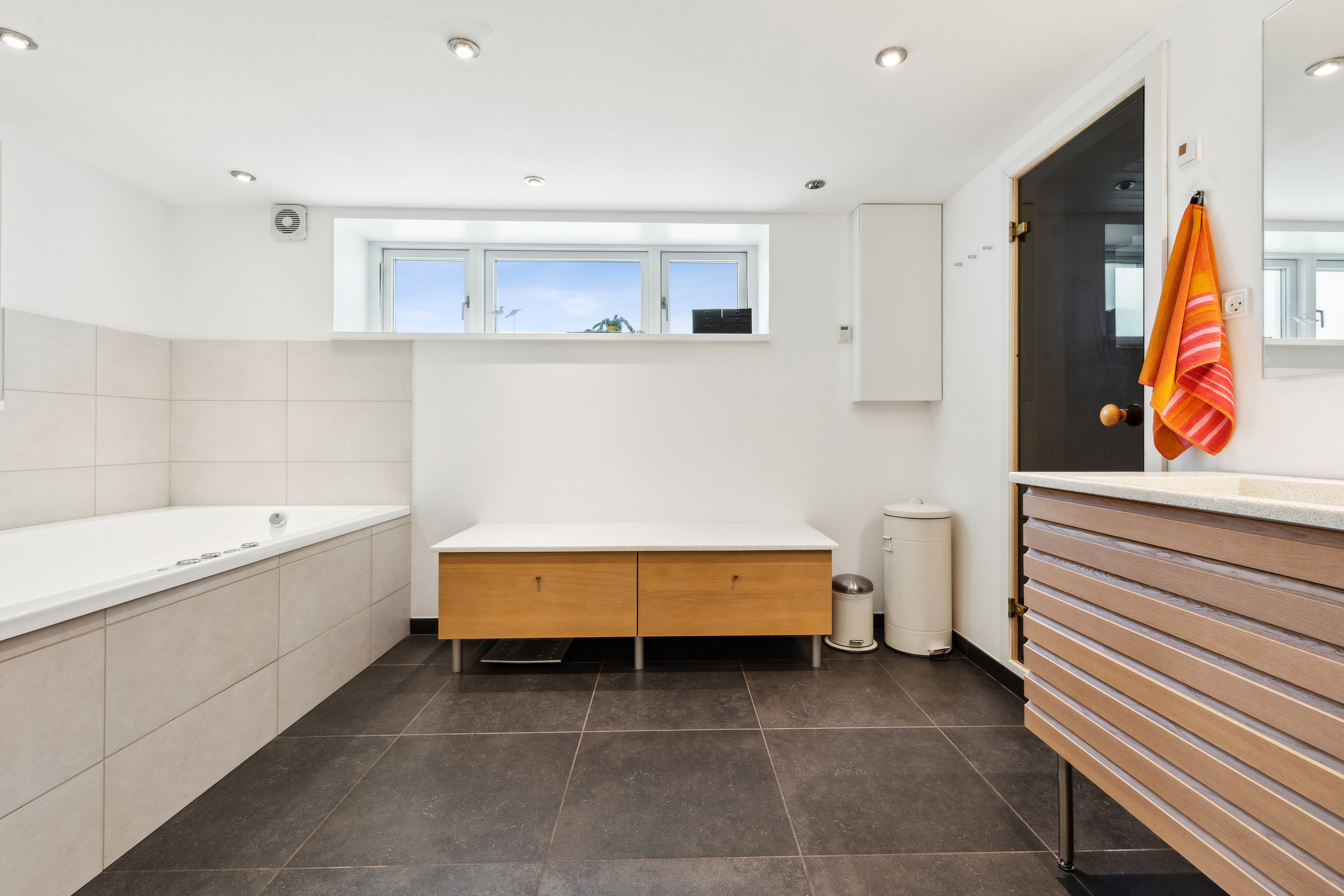 Fremhævet badeværelse billede i fuldskærmstilstand. Billede af Tordenskjoldsvej 39, 3000 Helsingør