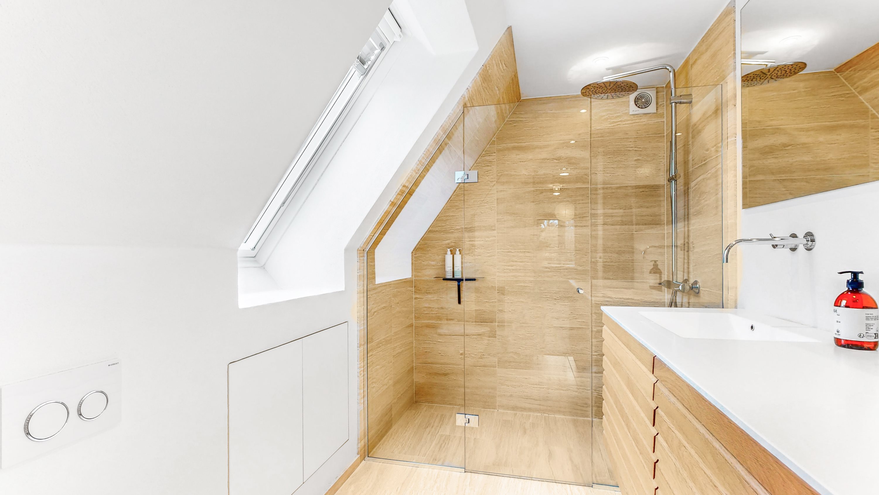 Fremhævet badeværelse billede i fuldskærmstilstand. Billede af Holbergsvej 40, 8800 Viborg