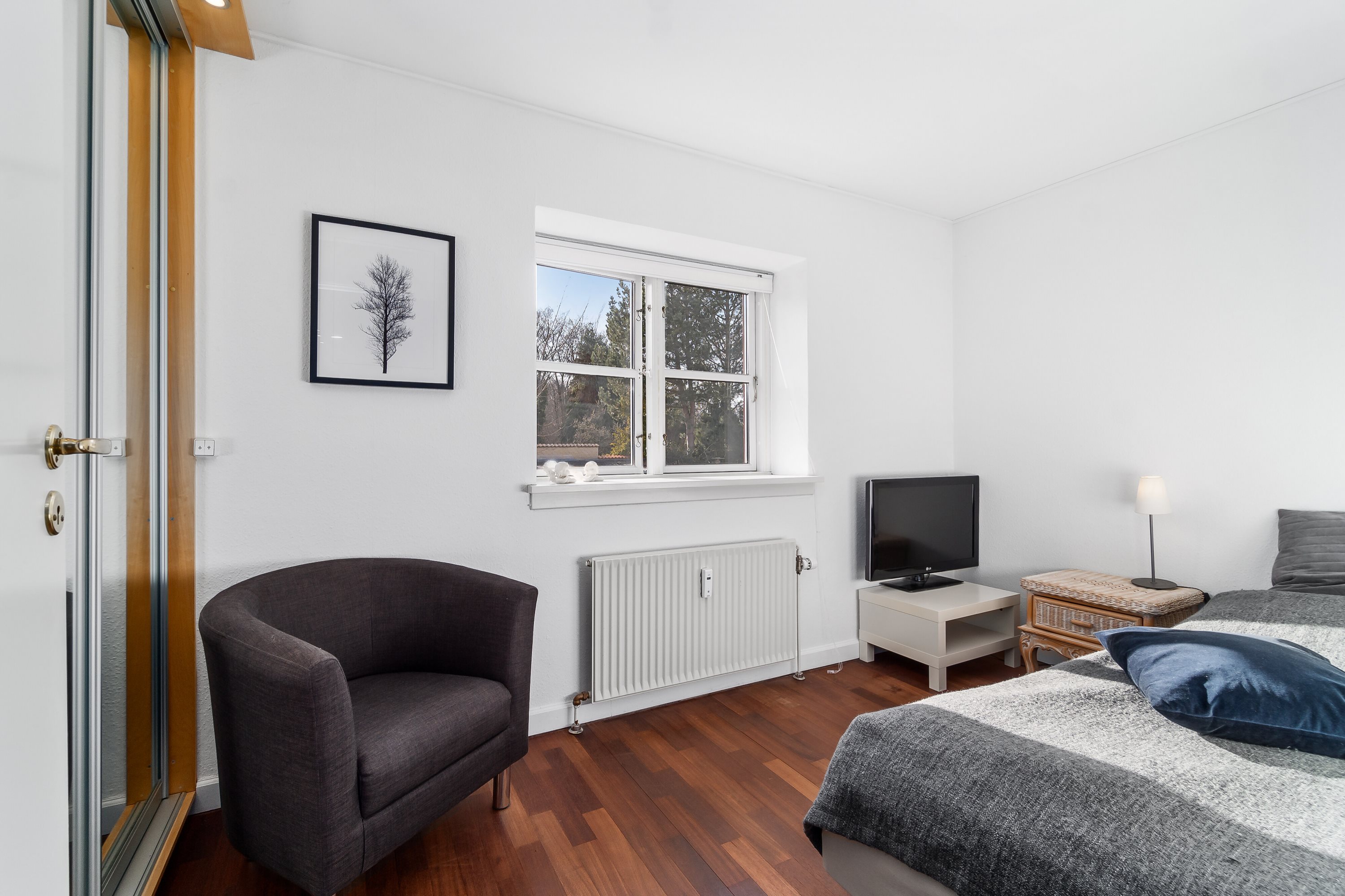 Fremhævet soveværelse billede i fuldskærmstilstand. Billede af Trørødvej 28B, 1. 9., 2950 Vedbæk